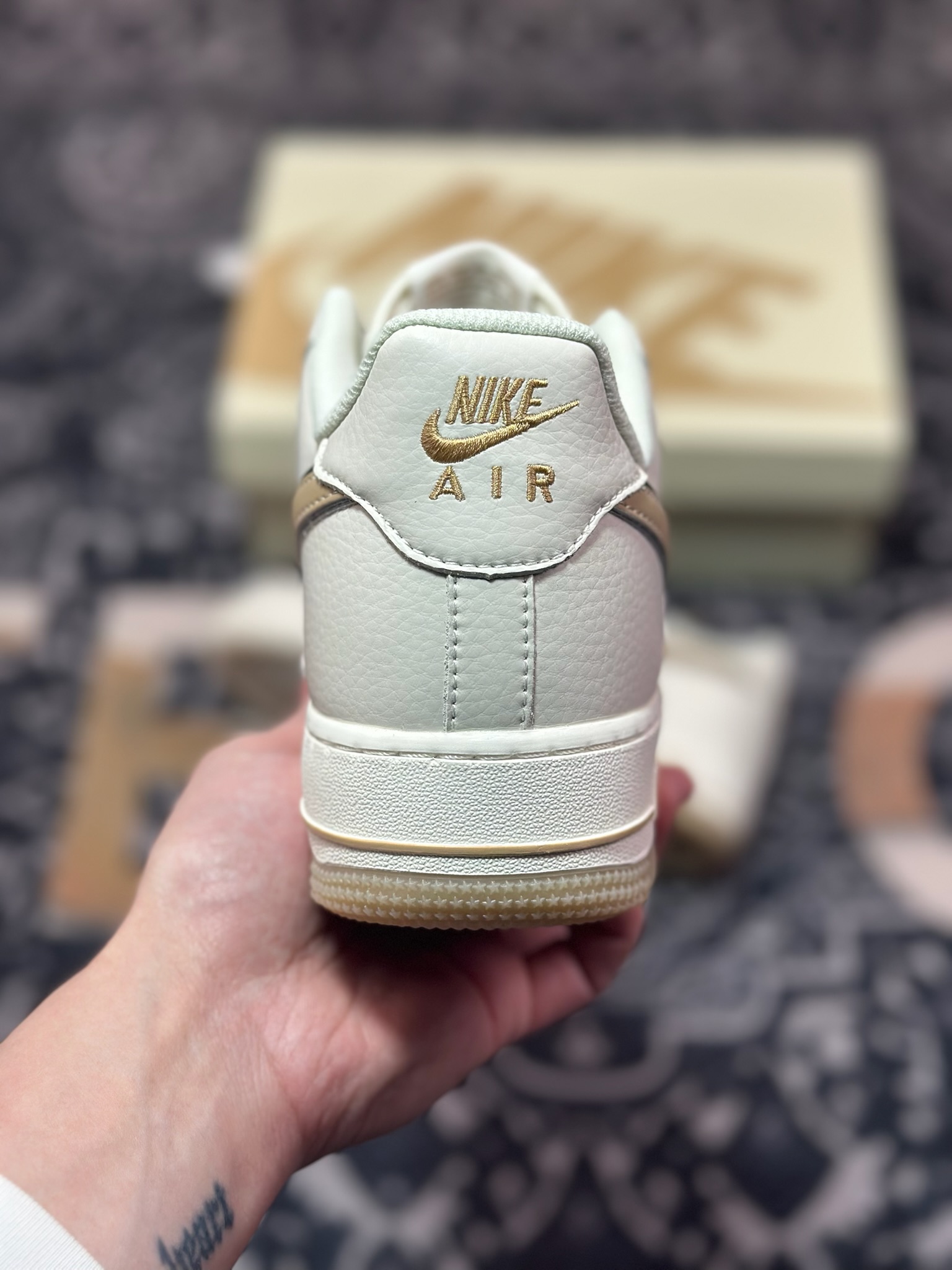 B0220   Nk Air Force 1'07 Low 米金双色底 满天星 空军一号低帮休闲板鞋  JJ0253-007
