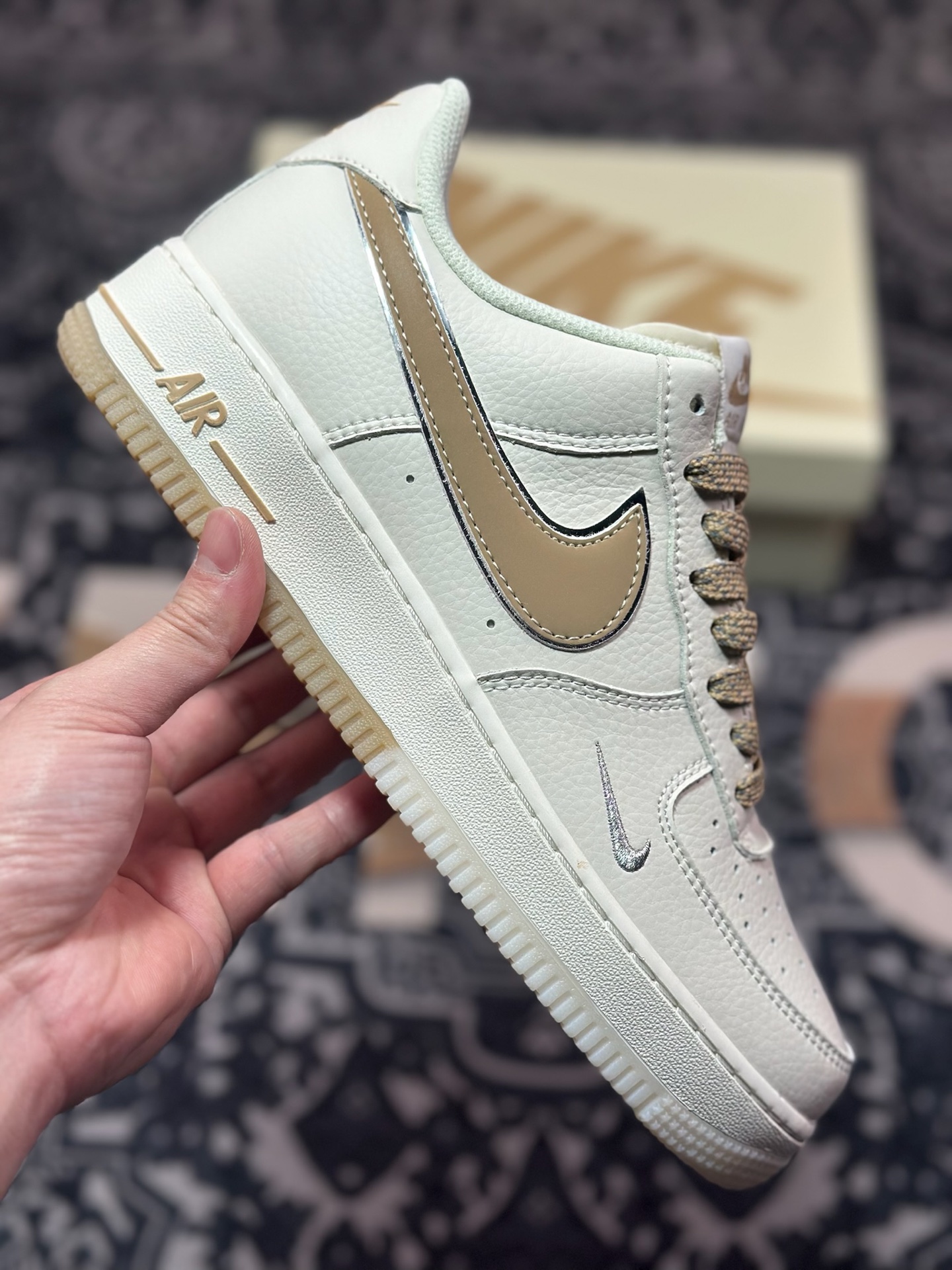 B0220   Nk Air Force 1'07 Low 米金双色底 满天星 空军一号低帮休闲板鞋  JJ0253-007