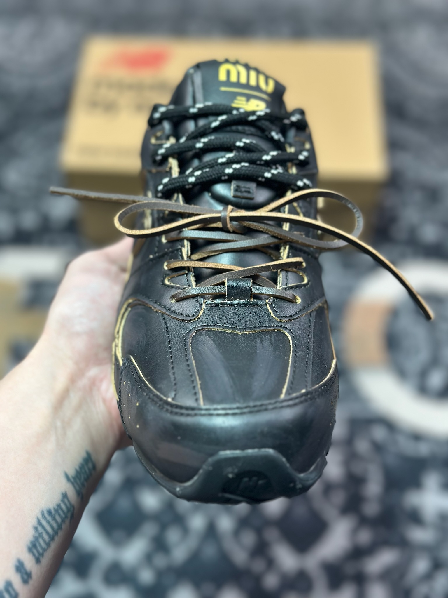 A7200  缪缪Miu Miu x NB新百伦New Balance 530 SL Leather Sneakers系列低帮慢跑鞋“联名黑木棕做旧刮刮乐” 5E165E_3F33_F0009_F_D005
