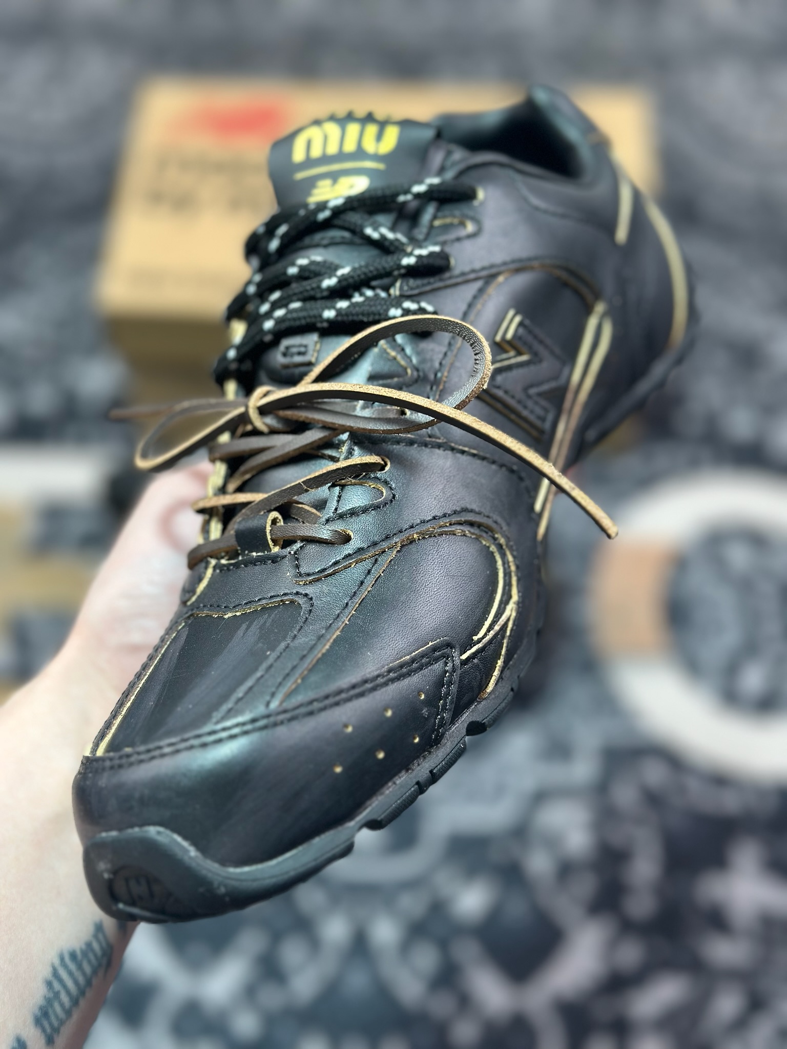 A7200  缪缪Miu Miu x NB新百伦New Balance 530 SL Leather Sneakers系列低帮慢跑鞋“联名黑木棕做旧刮刮乐” 5E165E_3F33_F0009_F_D005
