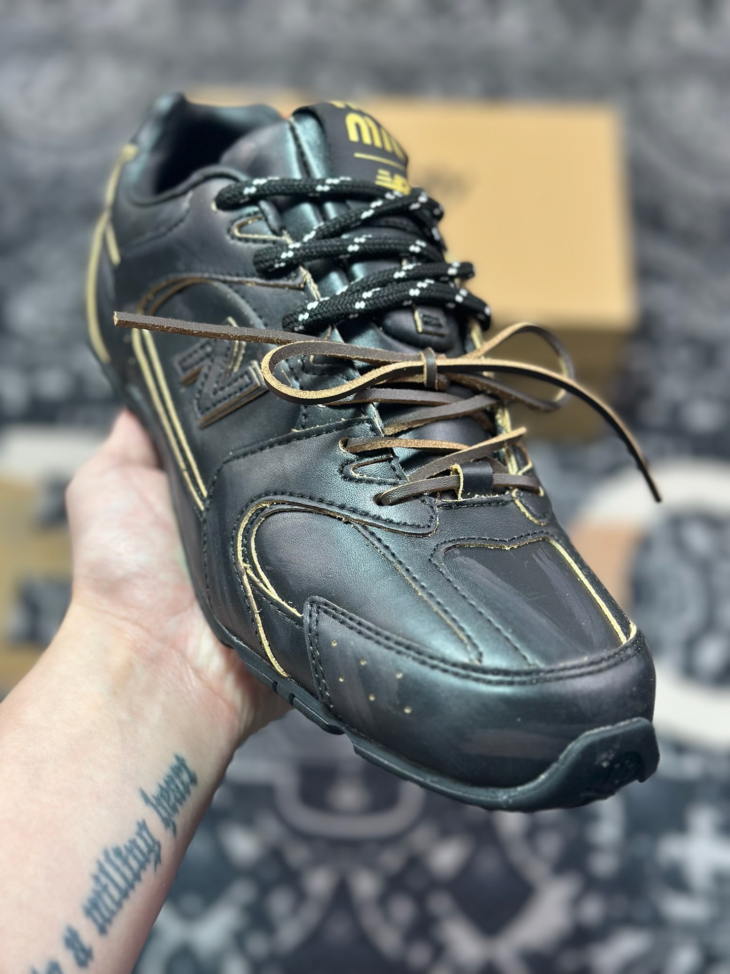 A7200  缪缪Miu Miu x NB新百伦New Balance 530 SL Leather Sneakers系列低帮慢跑鞋“联名黑木棕做旧刮刮乐” 5E165E_3F33_F0009_F_D005