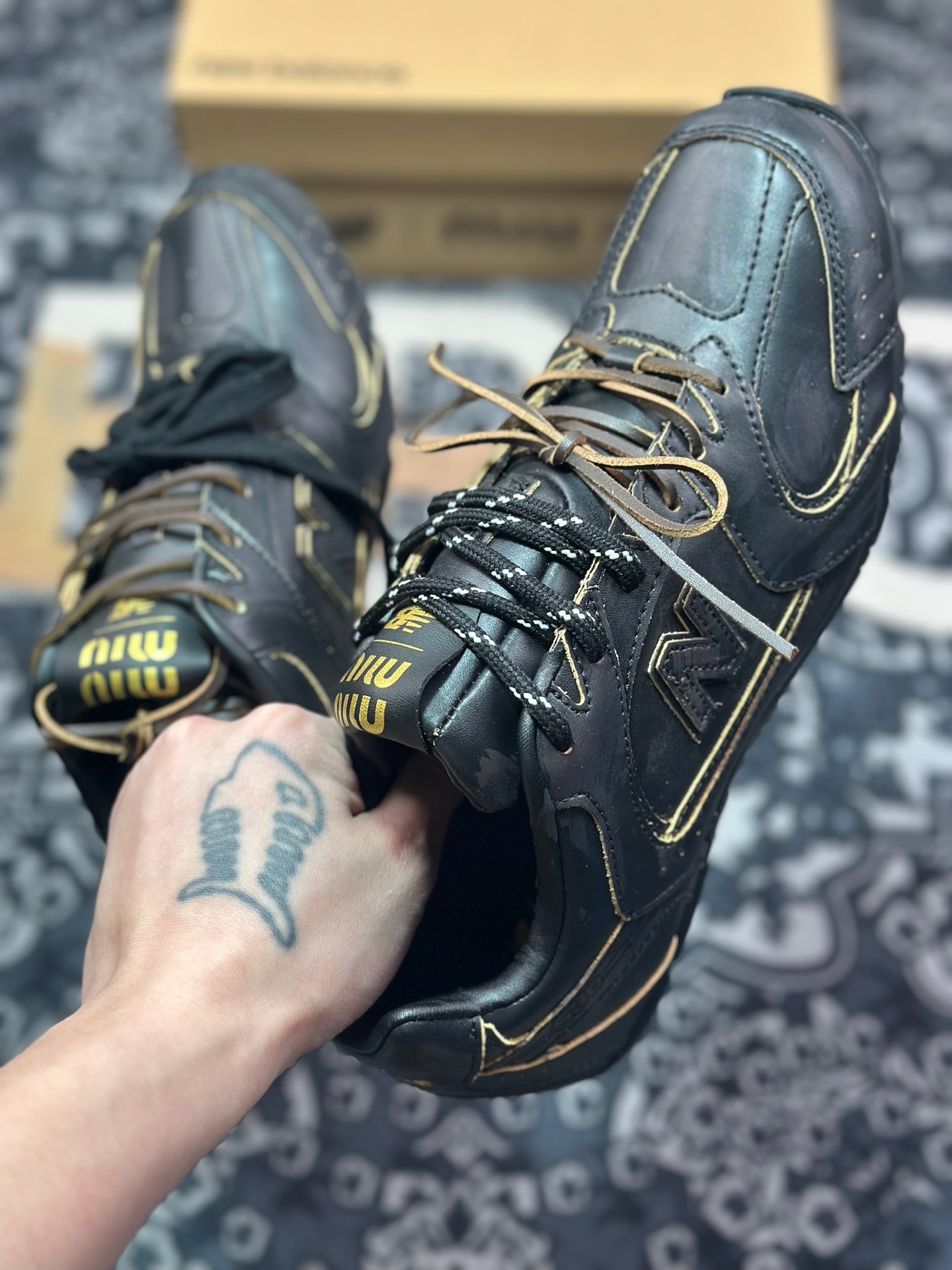A7200  缪缪Miu Miu x NB新百伦New Balance 530 SL Leather Sneakers系列低帮慢跑鞋“联名黑木棕做旧刮刮乐” 5E165E_3F33_F0009_F_D005