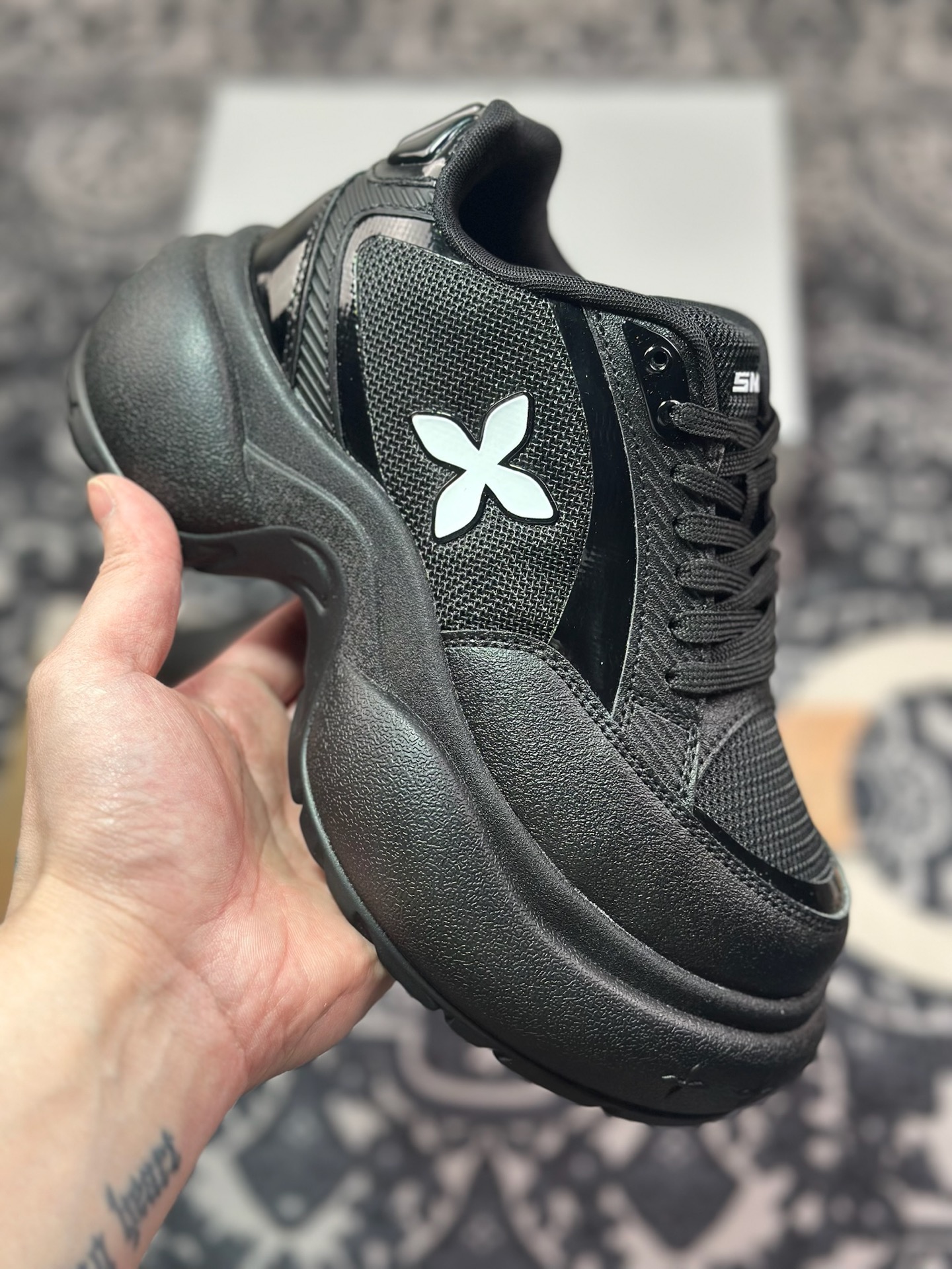 C1340  SMFK Future Ripple 未来涟漪系列低帮复古阔型厚底慢跑鞋“网面荒野黑白十字花” SN002B