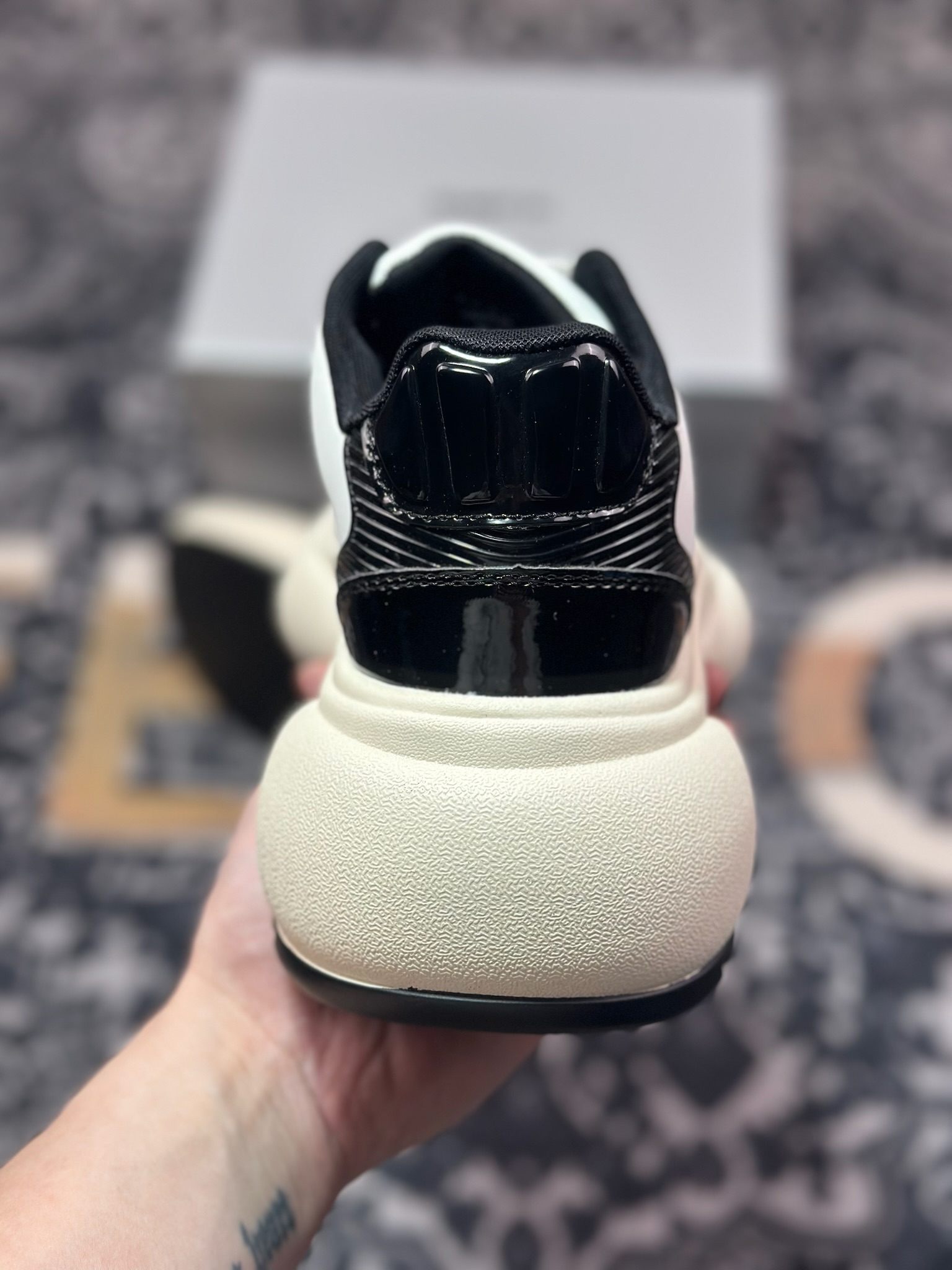 C1340 SMFK Future Ripple 未来涟漪系列低帮复古阔型厚底慢跑鞋“皮革黑米白十字花” SN003BW