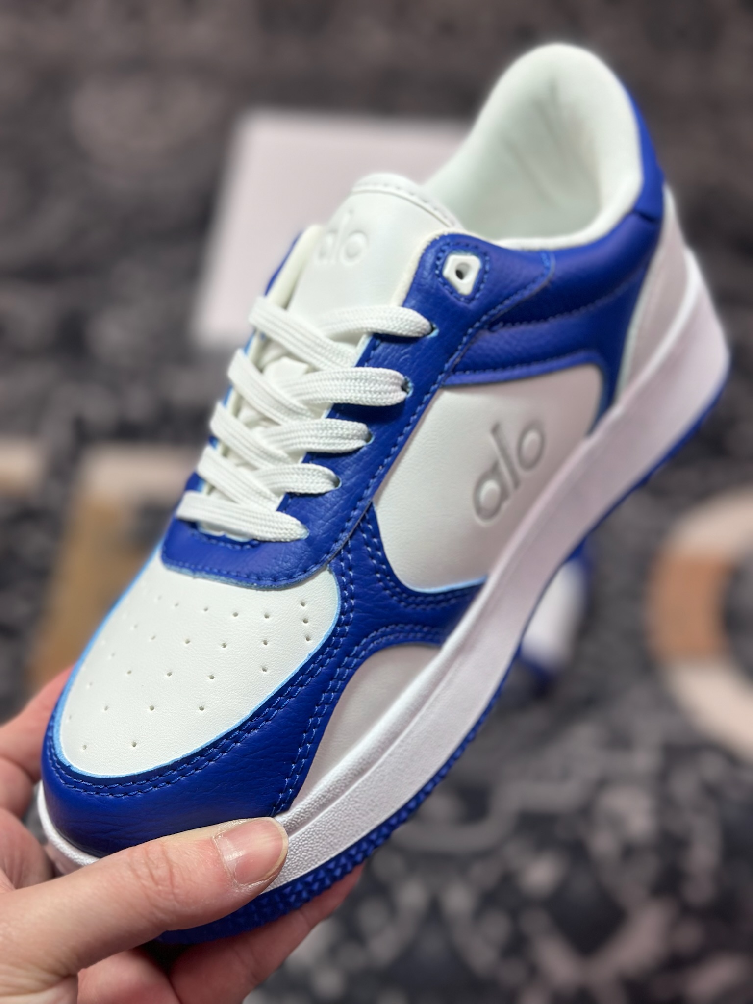 B2240  Alo Yoga Recovery Mode Sneaker  Low 恢复模式系列低帮滑板板鞋“皮革皇家蓝白” A0685U_057930