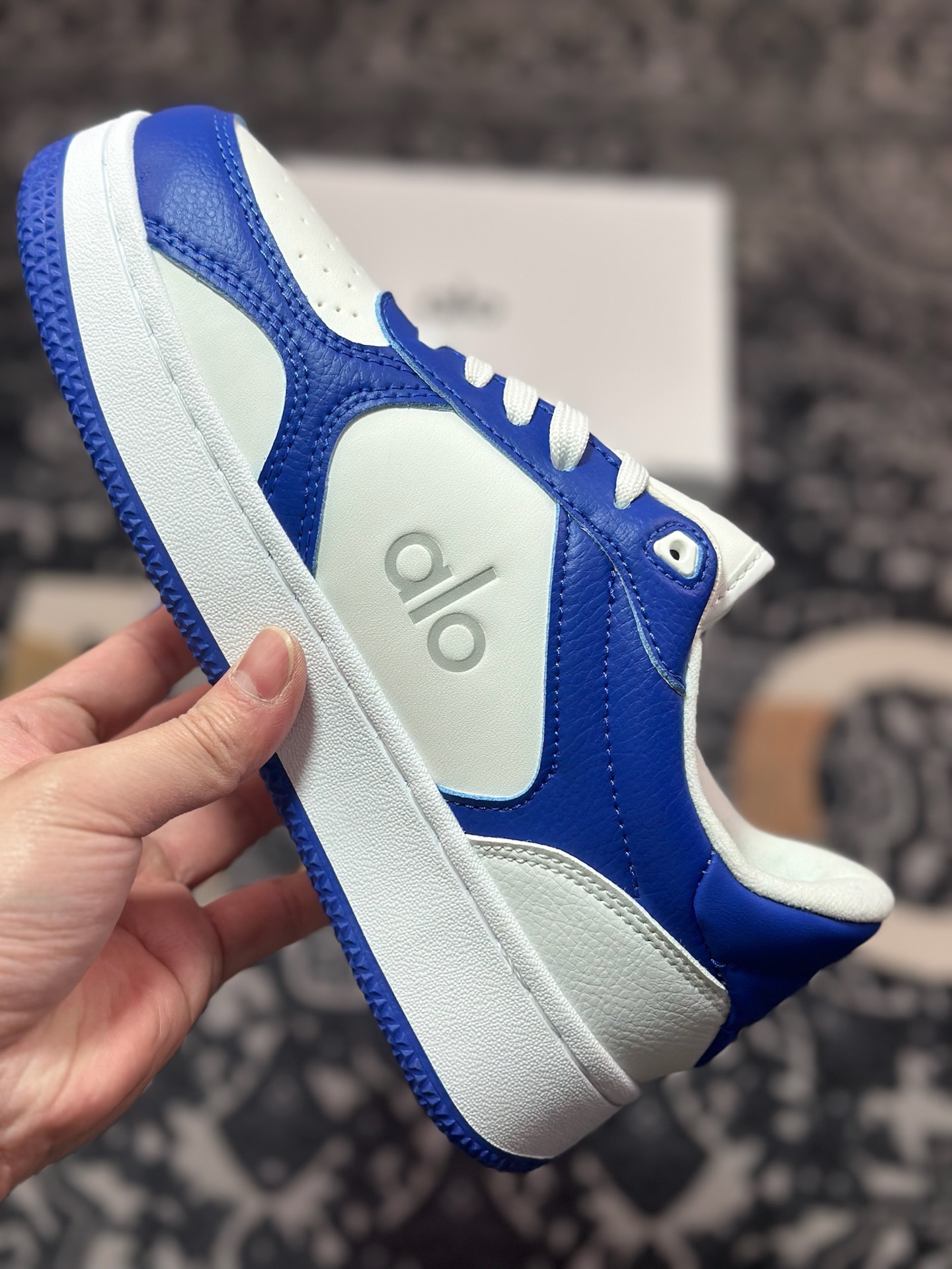 B2240  Alo Yoga Recovery Mode Sneaker  Low 恢复模式系列低帮滑板板鞋“皮革皇家蓝白” A0685U_057930