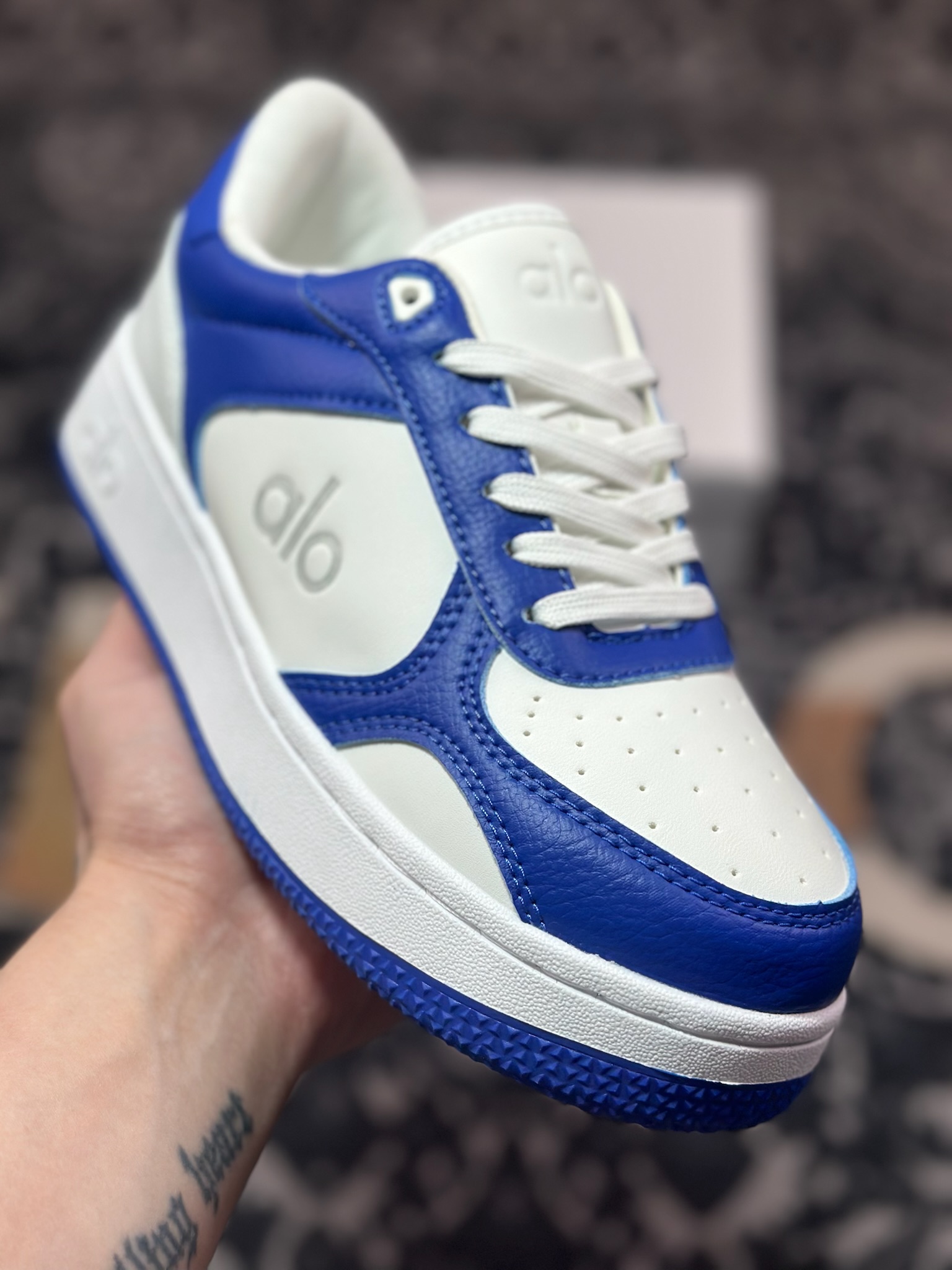 B2240  Alo Yoga Recovery Mode Sneaker  Low 恢复模式系列低帮滑板板鞋“皮革皇家蓝白” A0685U_057930