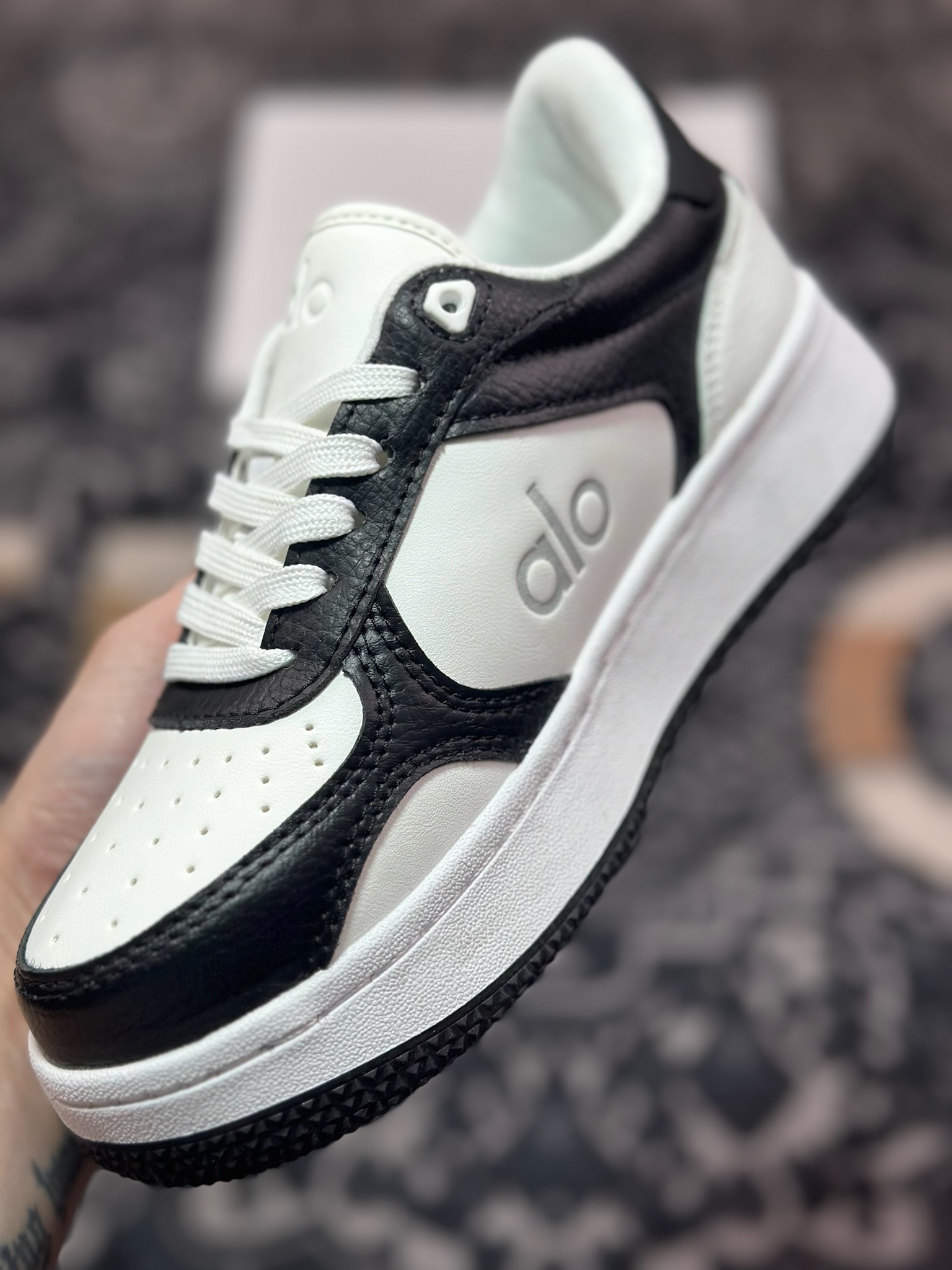 B2240   Alo Yoga Recovery Mode Sneaker  Low 恢复模式系列低帮滑板板鞋“皮革深灰白” A0685U_057940