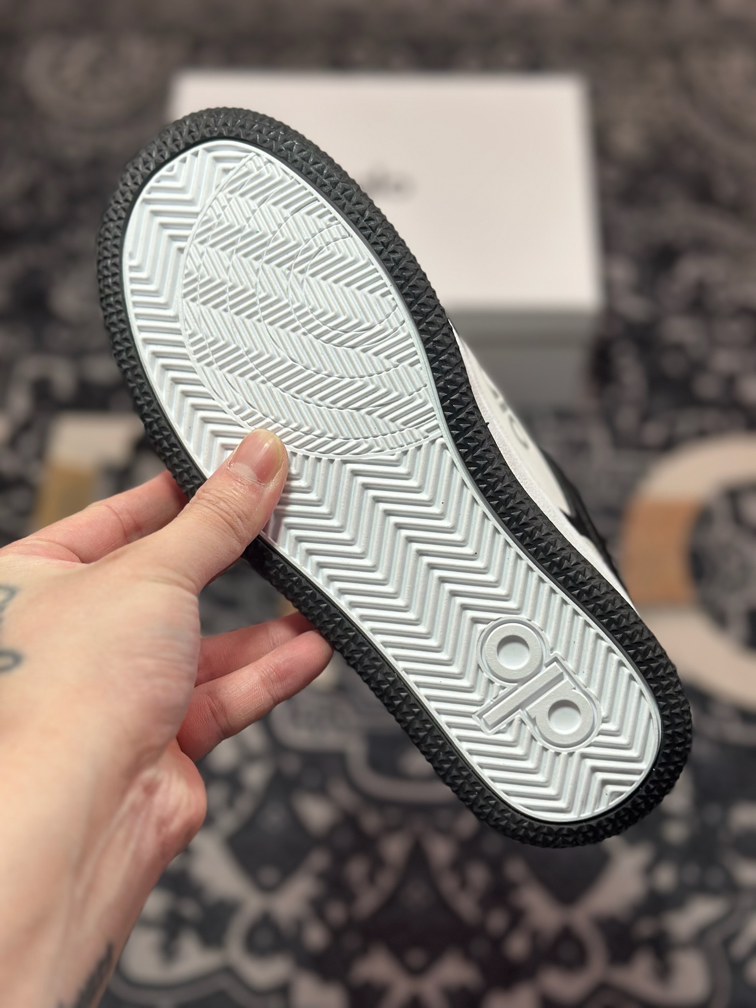 B2240   Alo Yoga Recovery Mode Sneaker  Low 恢复模式系列低帮滑板板鞋“皮革深灰白” A0685U_057940