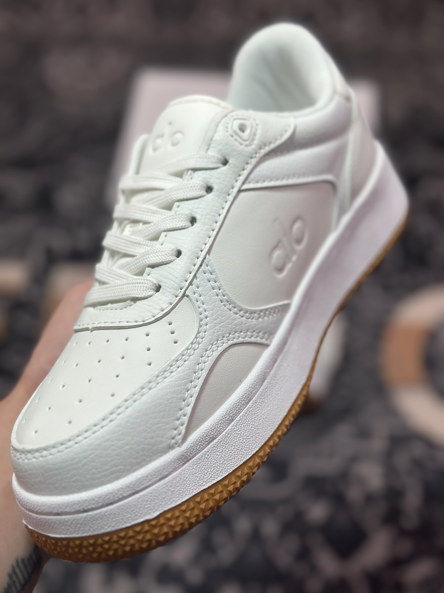 B2240  Alo Yoga Recovery Mode Sneaker  Low 恢复模式系列低帮滑板板鞋“皮革白生胶底” A0685U_052730