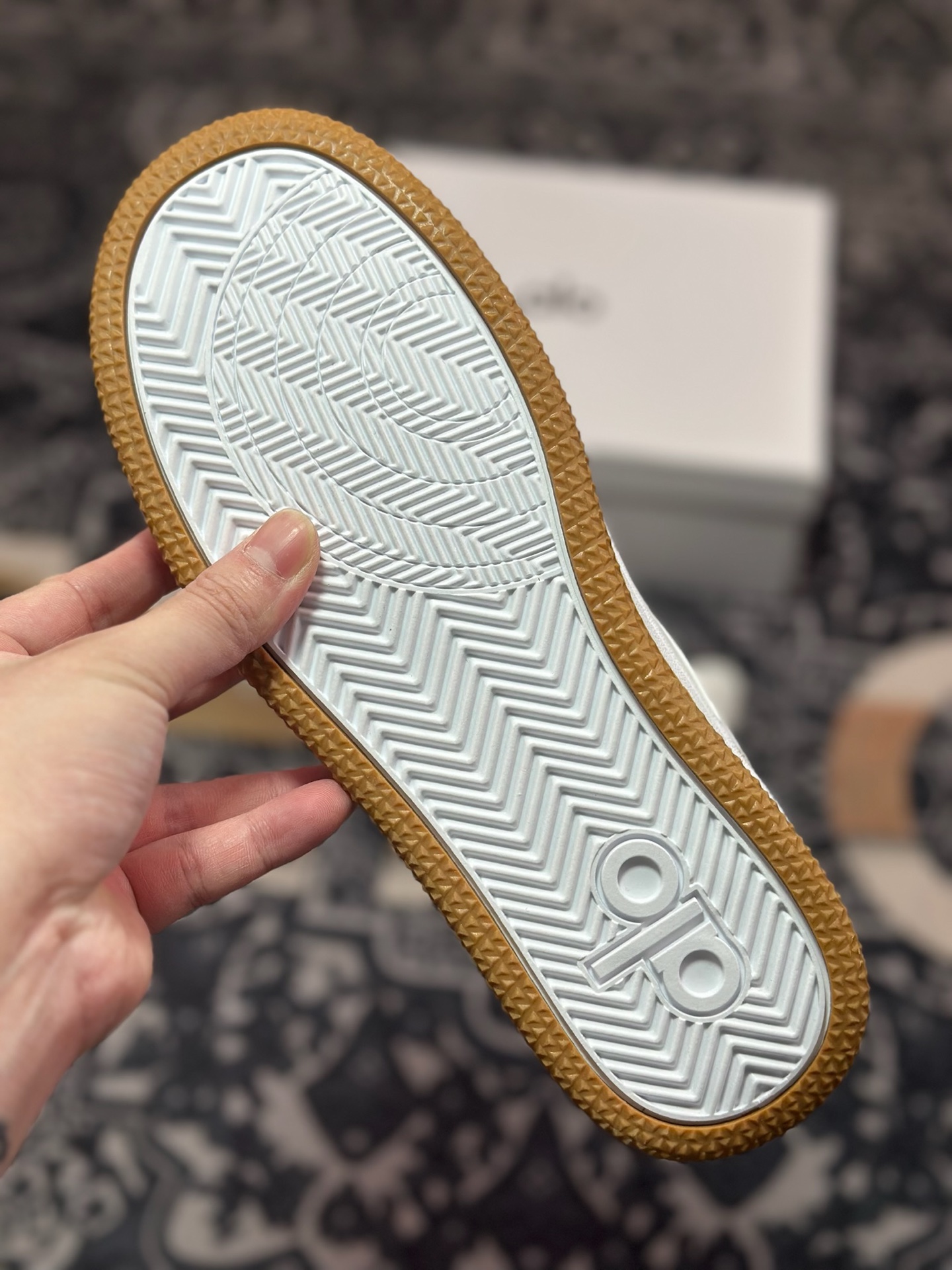 B2240  Alo Yoga Recovery Mode Sneaker  Low 恢复模式系列低帮滑板板鞋“皮革白生胶底” A0685U_052730