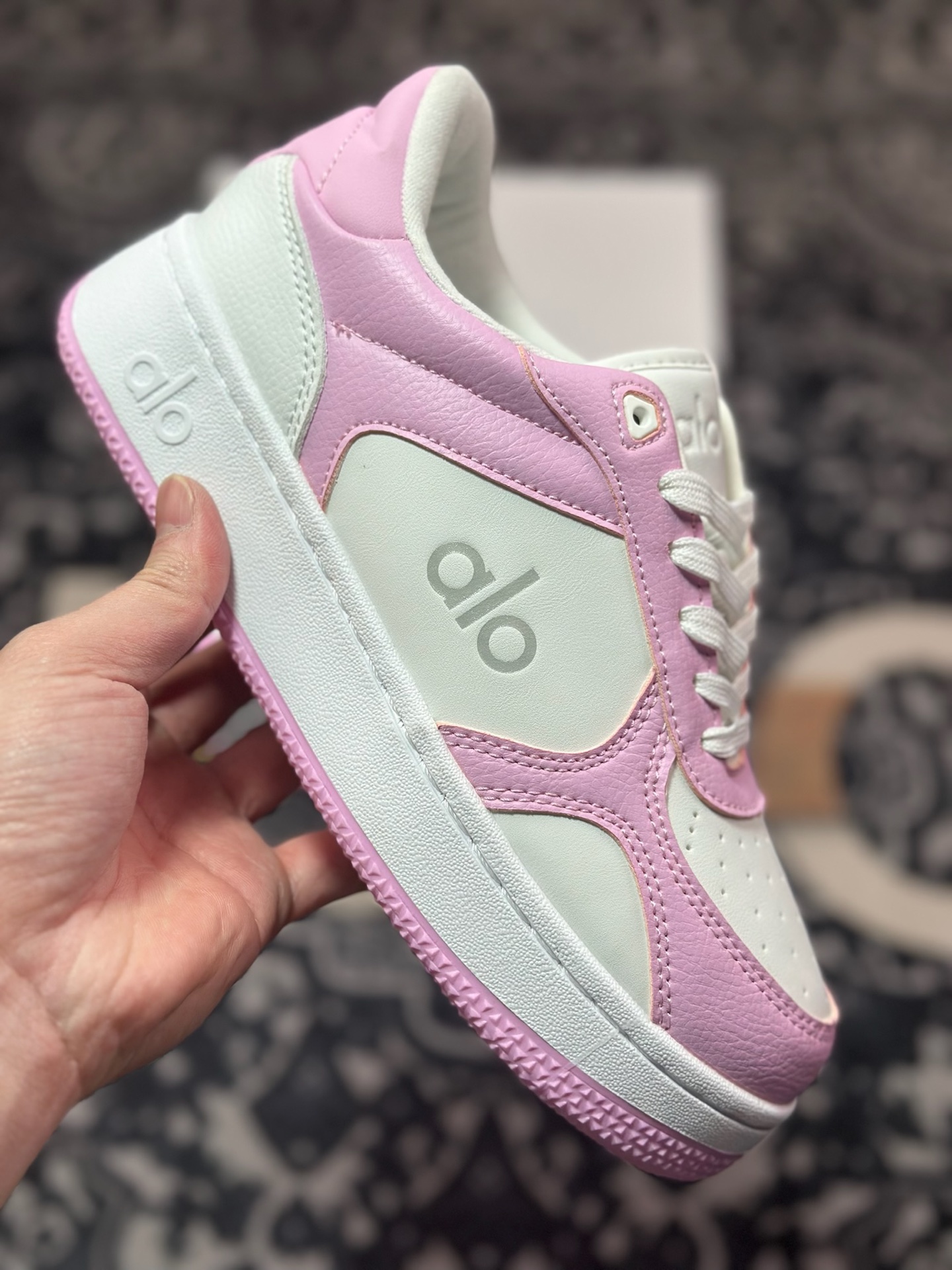 B2240  Alo Yoga Recovery Mode Sneaker  Low 恢复模式系列低帮滑板板鞋“皮革粉白” A0685U_057920
