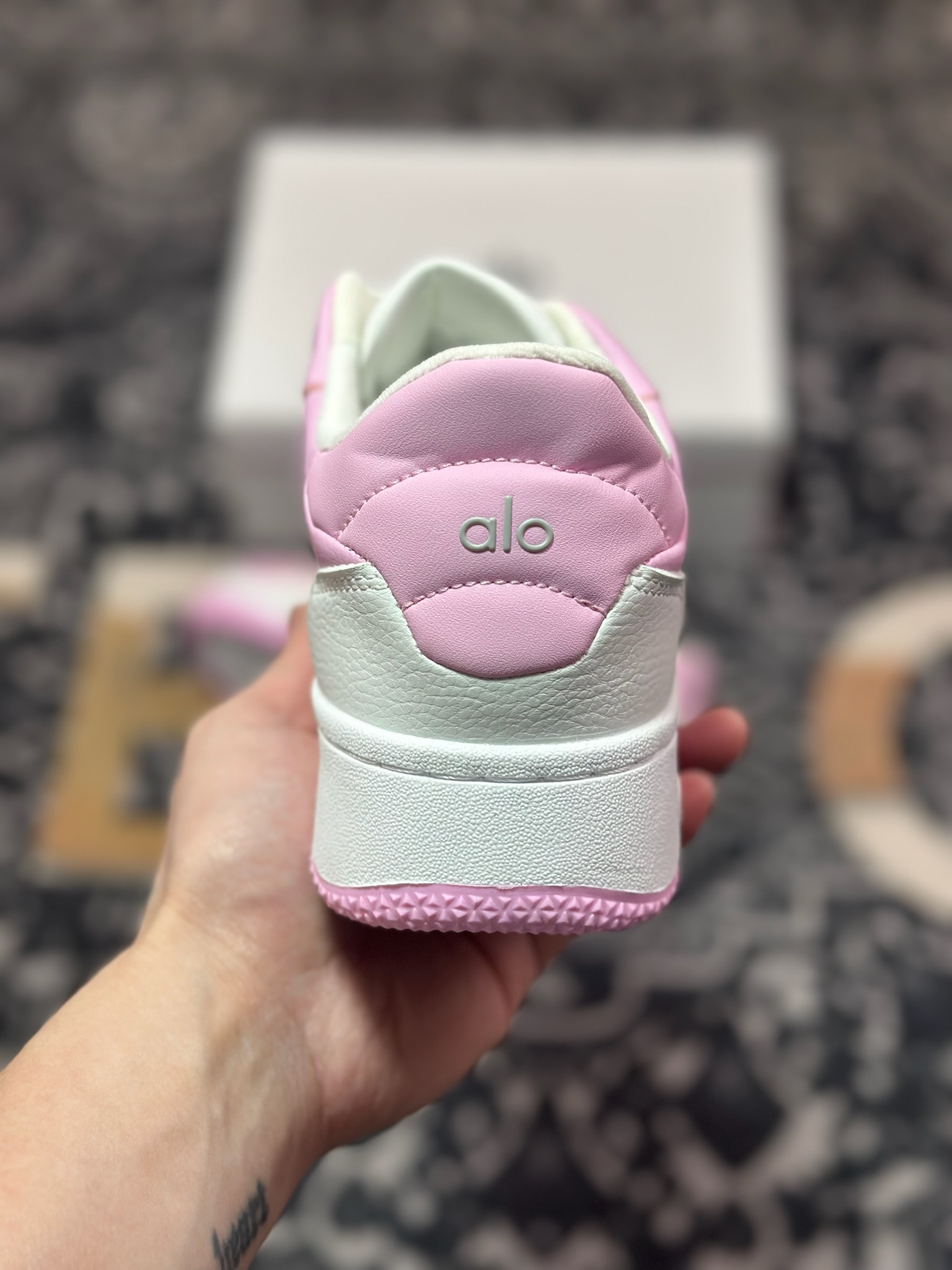 B2240  Alo Yoga Recovery Mode Sneaker  Low 恢复模式系列低帮滑板板鞋“皮革粉白” A0685U_057920