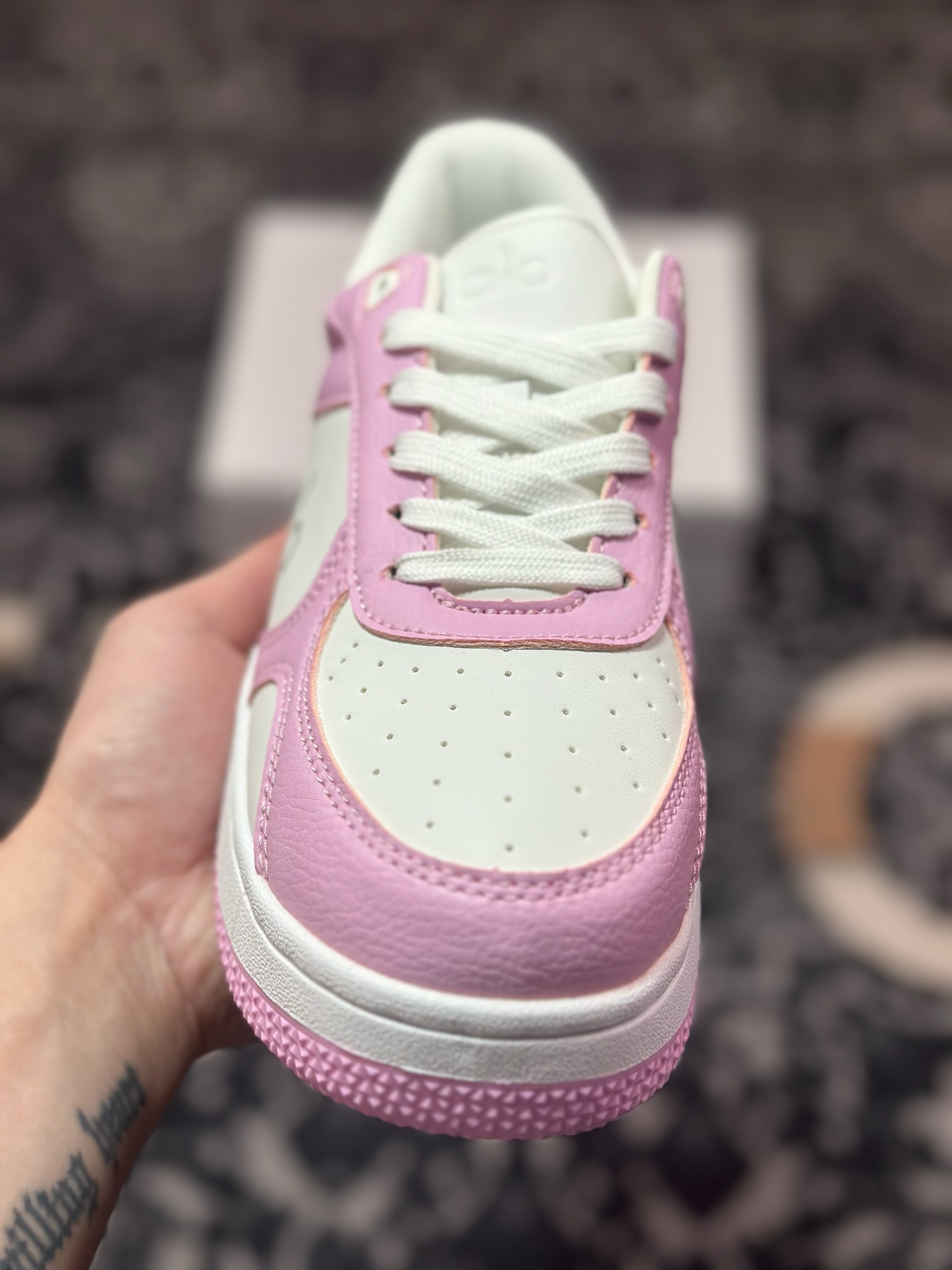 B2240  Alo Yoga Recovery Mode Sneaker  Low 恢复模式系列低帮滑板板鞋“皮革粉白” A0685U_057920