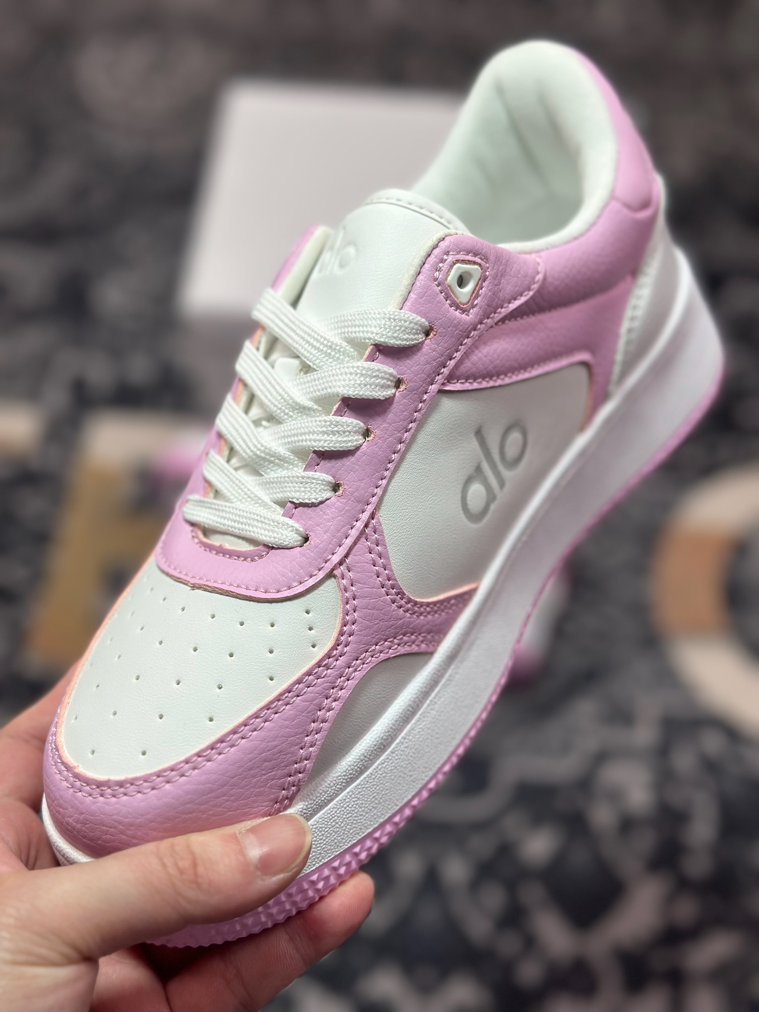 B2240  Alo Yoga Recovery Mode Sneaker  Low 恢复模式系列低帮滑板板鞋“皮革粉白” A0685U_057920