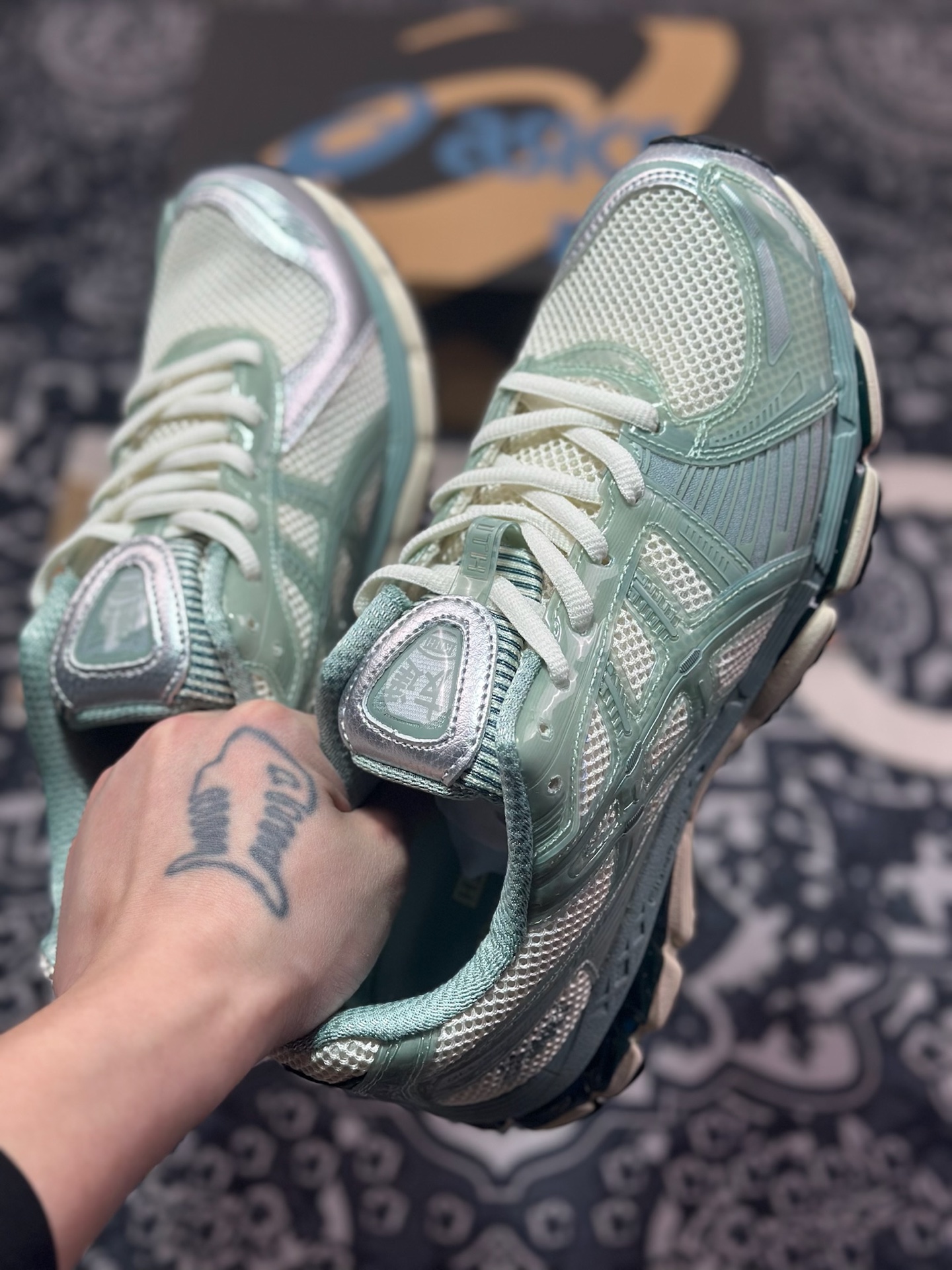 A9220  kith x Asics Gel-Kayano 12.1 亚瑟士联名百搭休闲运动慢跑鞋   1203A675-100