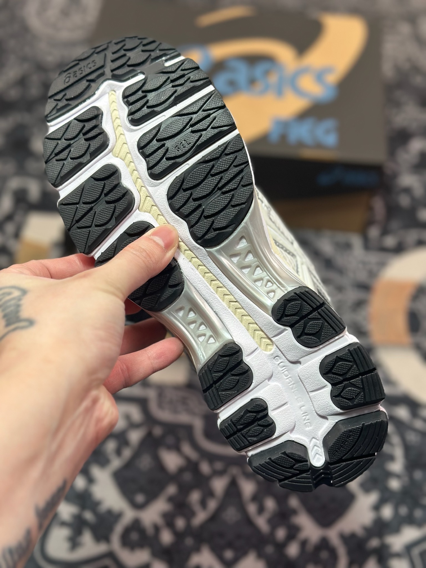 A9220  kith x Asics Gel-Kayano 12.1 亚瑟士联名百搭休闲运动慢跑鞋  1203A555-101