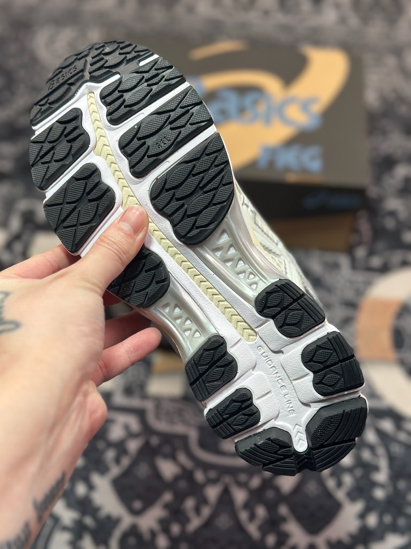 A9220  kith x Asics Gel-Kayano 12.1 亚瑟士联名百搭休闲运动慢跑鞋   1203A555-100