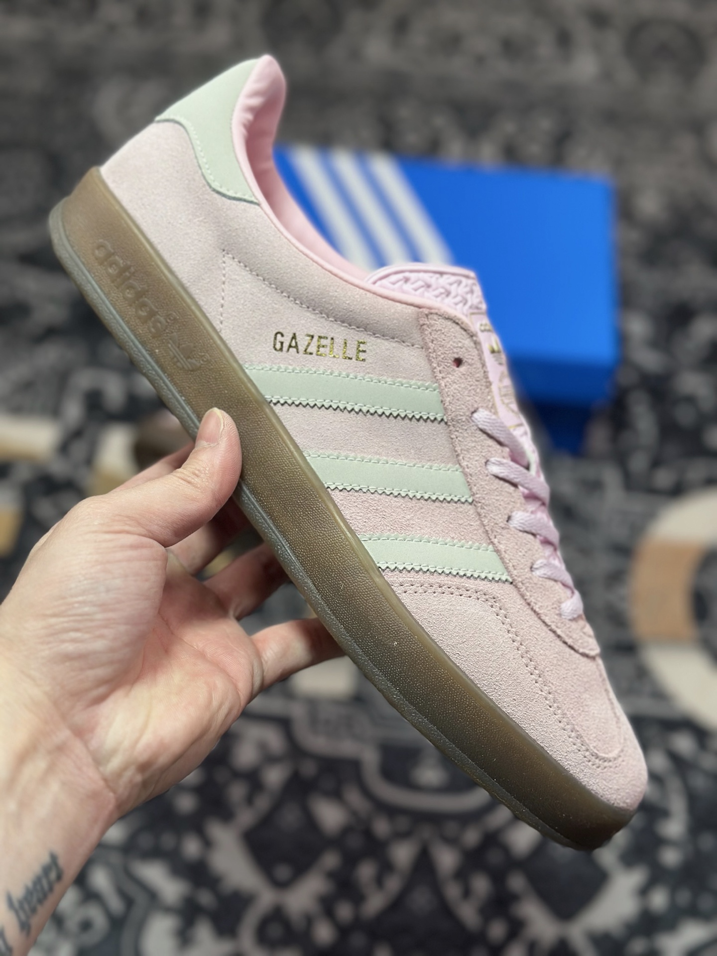 A4160  AD Originals Gazelle Indoor 粉色 三叶草复古休闲运动板鞋  JI2716