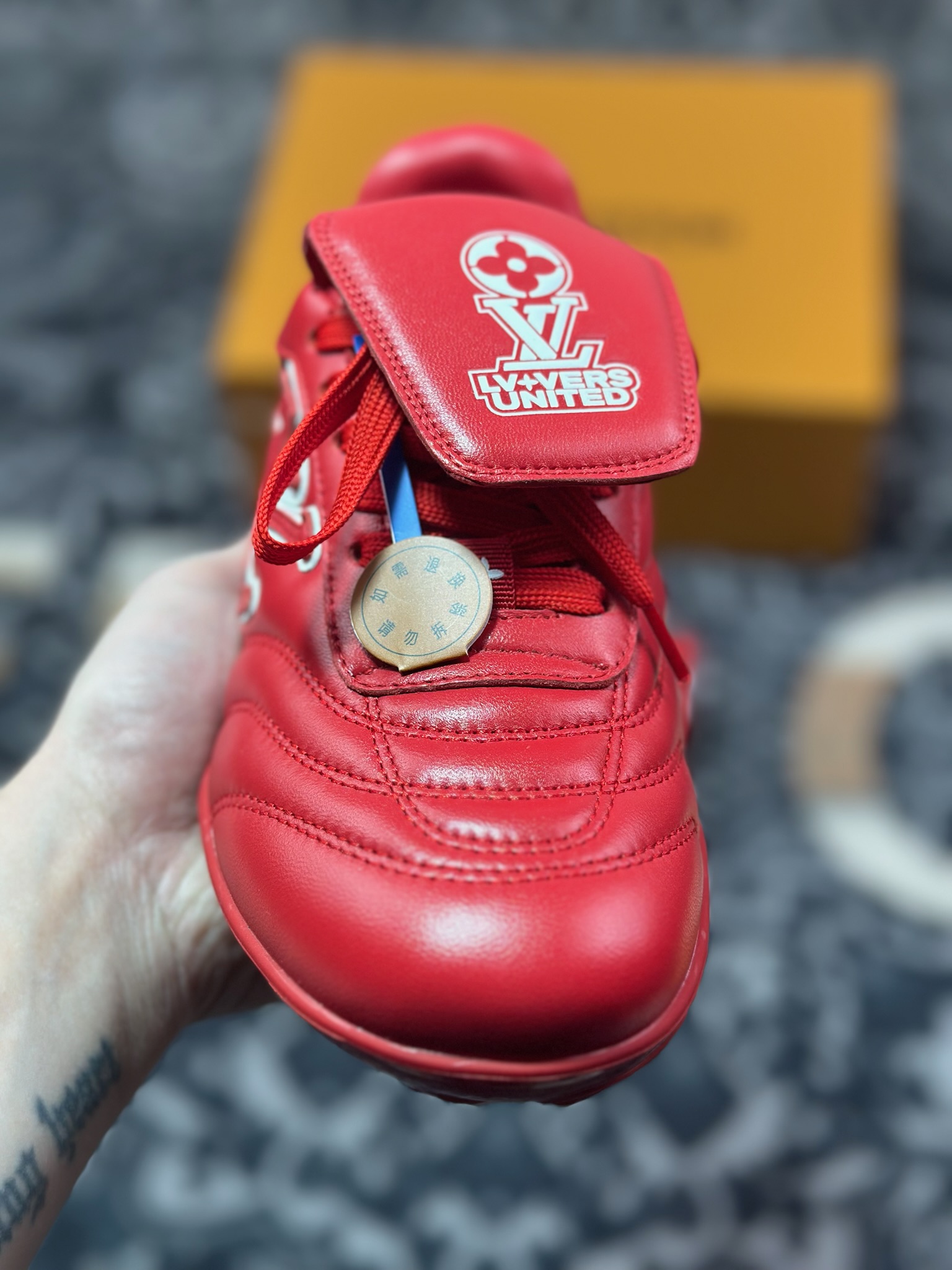 Louis Vuitton Footprint Soccer Sneaker 足球印记系列低帮运动鞋“皮革大红白LV字母” 1AHAI4