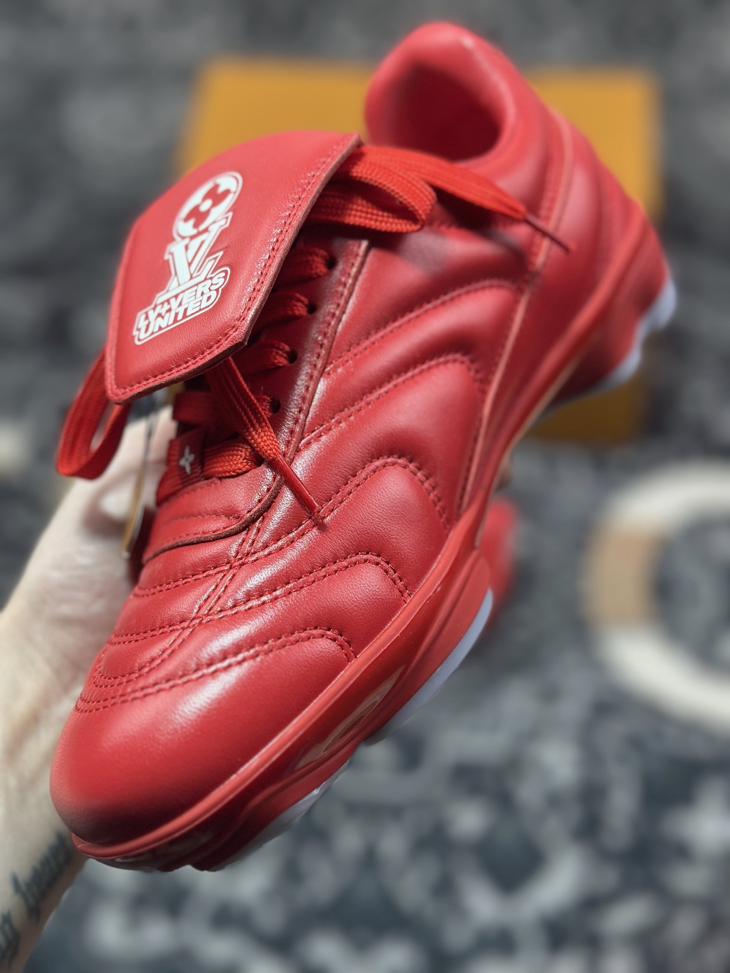 Louis Vuitton Footprint Soccer Sneaker 足球印记系列低帮运动鞋“皮革大红白LV字母” 1AHAI4
