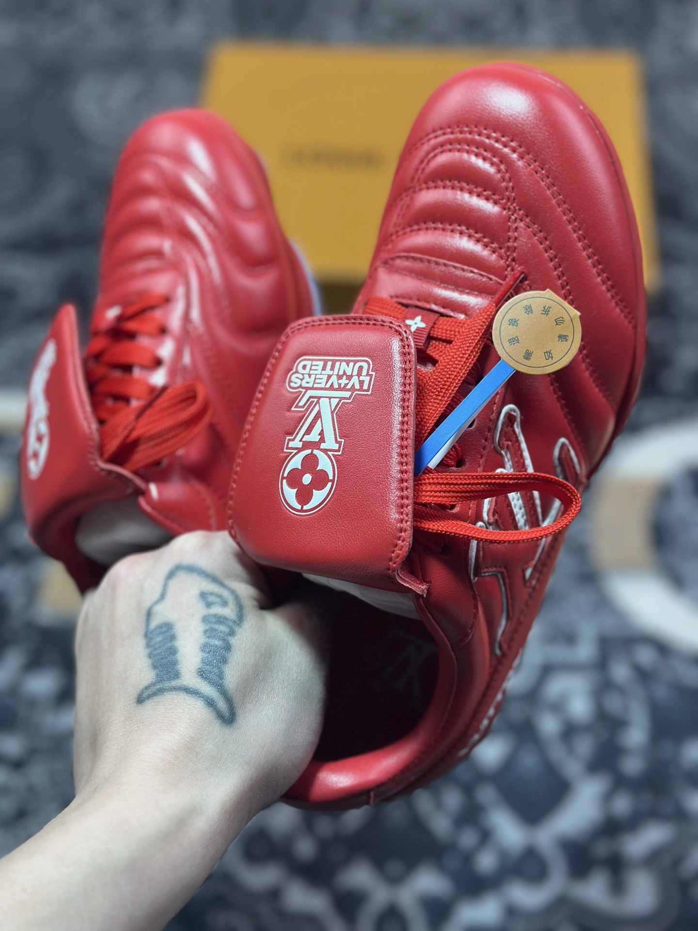 Louis Vuitton Footprint Soccer Sneaker 足球印记系列低帮运动鞋“皮革大红白LV字母” 1AHAI4