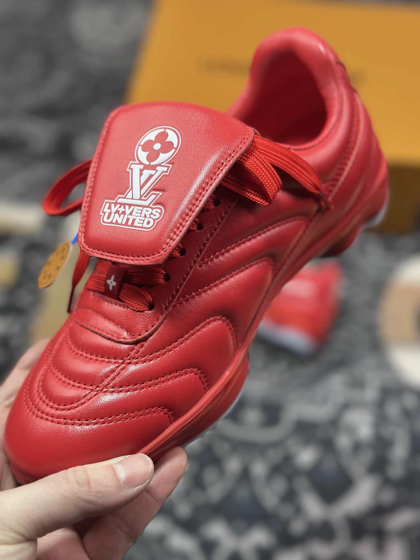 Louis Vuitton Footprint Soccer Sneaker 足球印记系列低帮运动鞋“皮革大红白LV字母” 1AHAI4