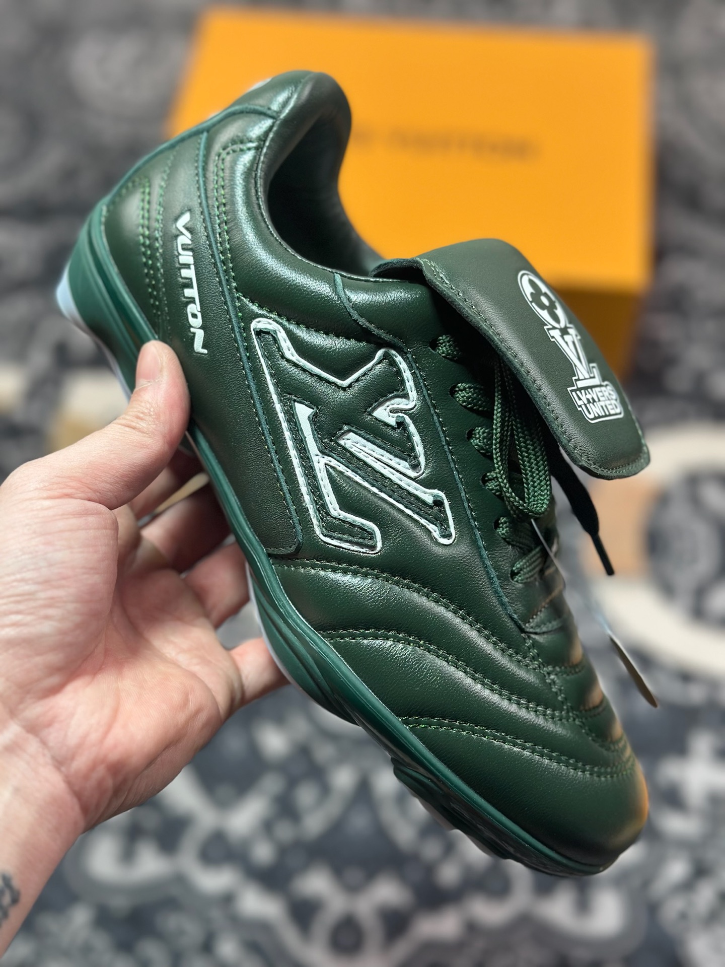 D7550  Louis Vuitton Footprint Soccer Sneaker 足球印记系列低帮百搭休闲运动鞋“皮革深绿白LV字母” 1AHDPS