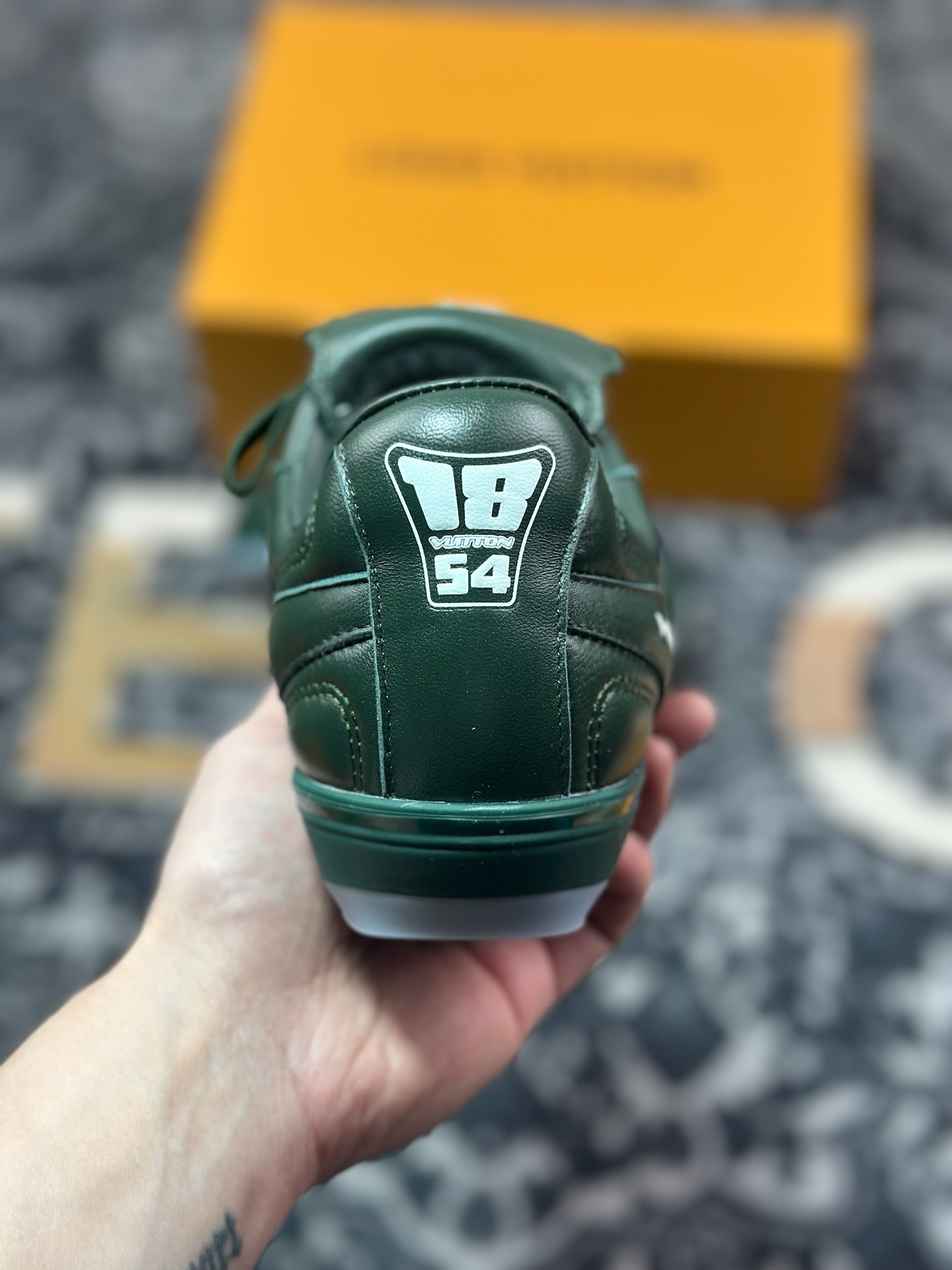 D7550  Louis Vuitton Footprint Soccer Sneaker 足球印记系列低帮百搭休闲运动鞋“皮革深绿白LV字母” 1AHDPS