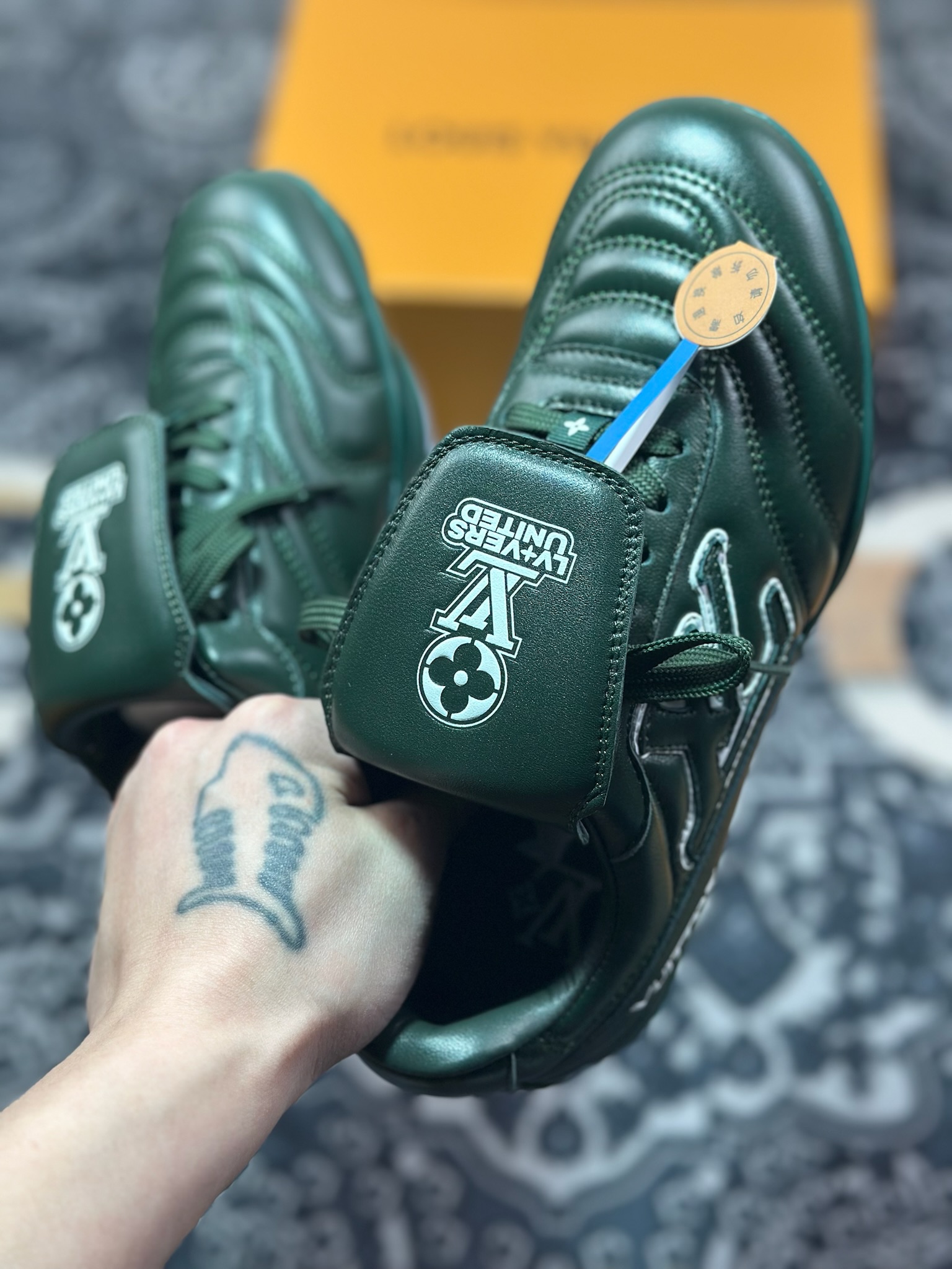 D7550  Louis Vuitton Footprint Soccer Sneaker 足球印记系列低帮百搭休闲运动鞋“皮革深绿白LV字母” 1AHDPS