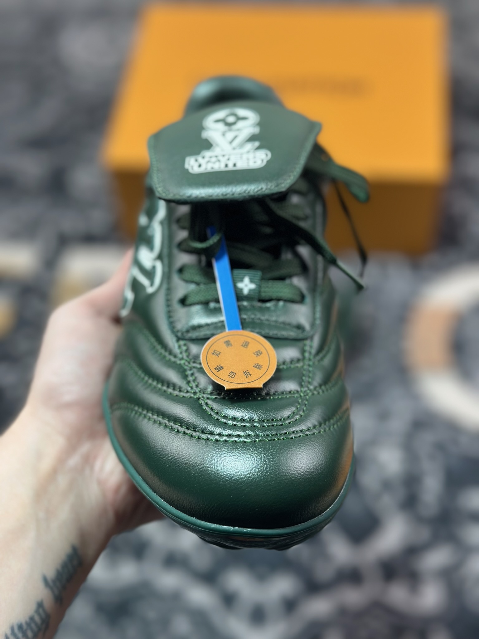 D7550  Louis Vuitton Footprint Soccer Sneaker 足球印记系列低帮百搭休闲运动鞋“皮革深绿白LV字母” 1AHDPS