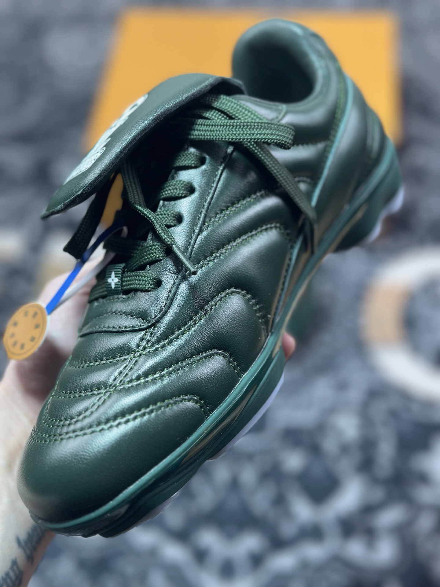 D7550  Louis Vuitton Footprint Soccer Sneaker 足球印记系列低帮百搭休闲运动鞋“皮革深绿白LV字母” 1AHDPS