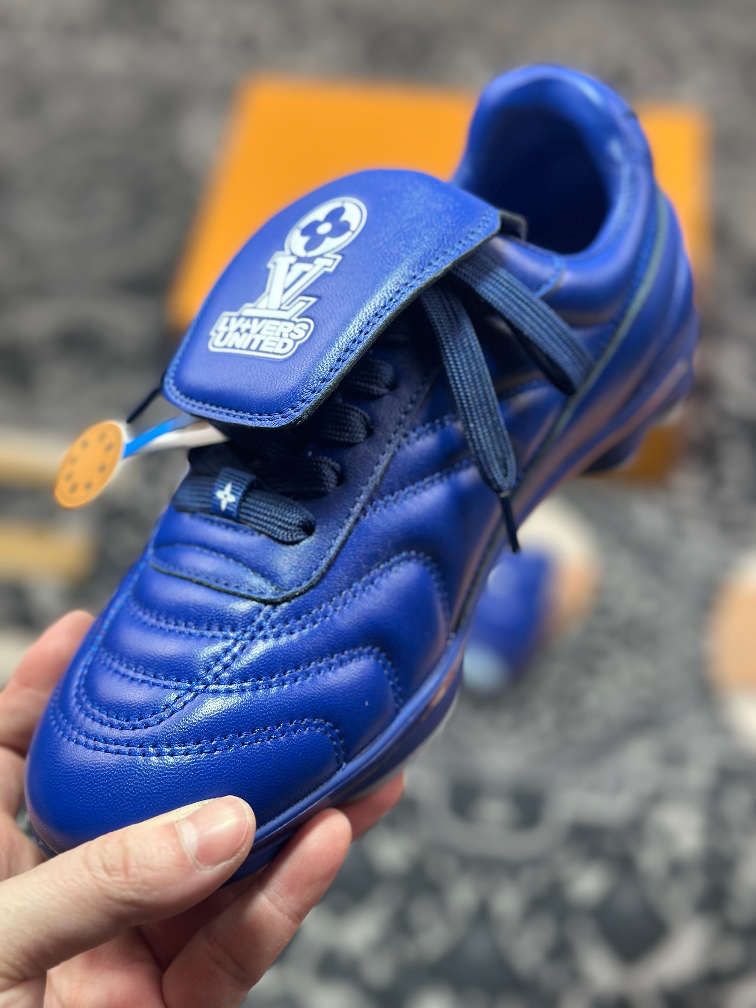 D7550  Louis Vuitton Footprint Soccer Sneaker 足球印记系列低帮复古德训运动鞋“皮革皇家蓝白LV字母” 1AHDPB