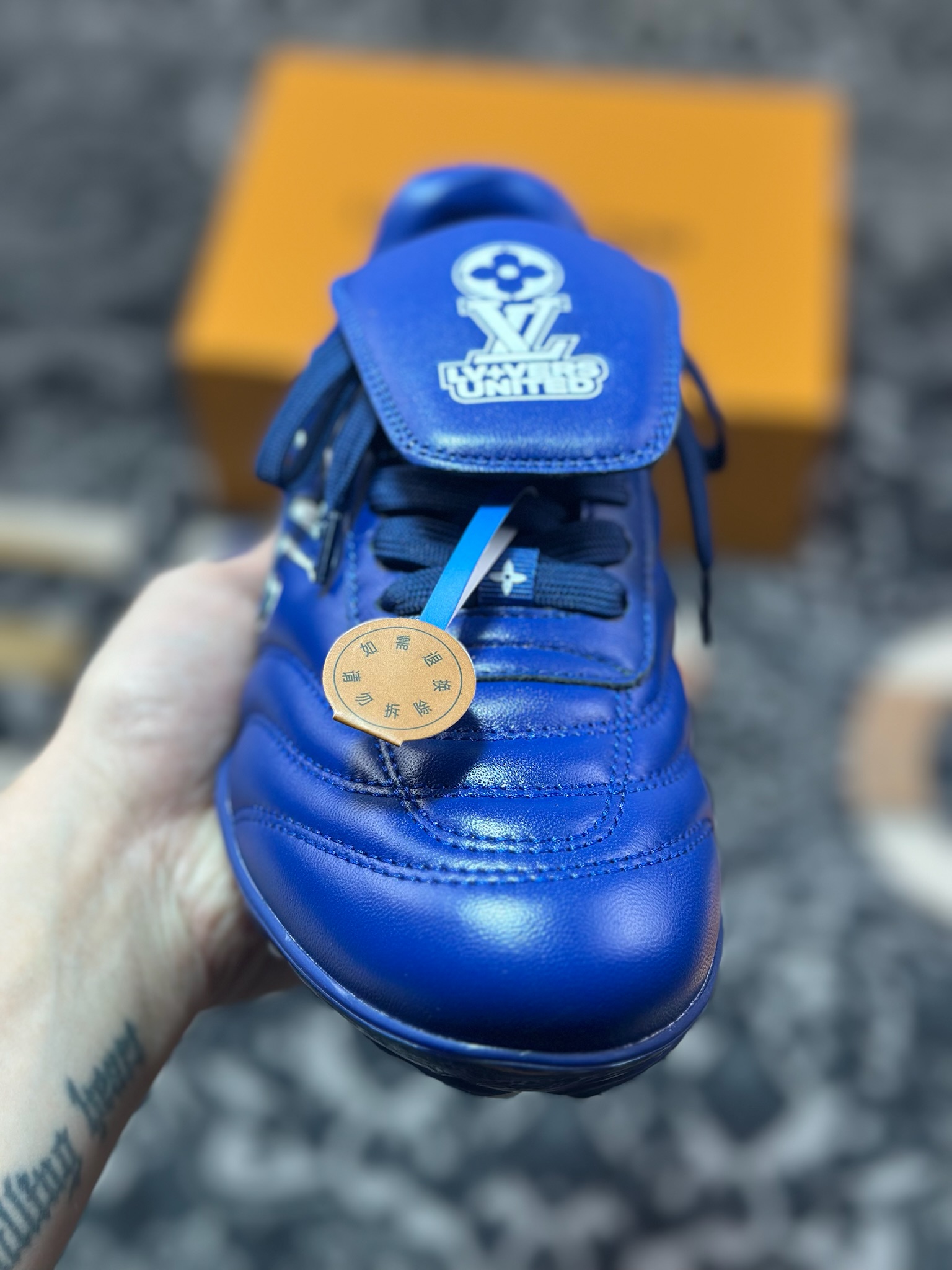 D7550  Louis Vuitton Footprint Soccer Sneaker 足球印记系列低帮复古德训运动鞋“皮革皇家蓝白LV字母” 1AHDPB