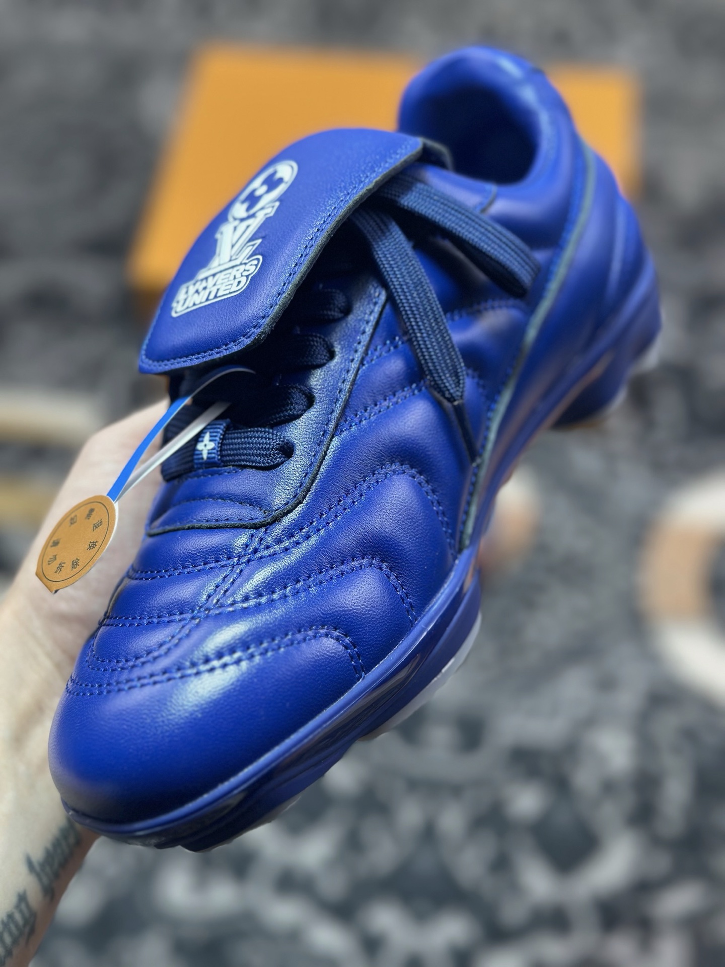 D7550  Louis Vuitton Footprint Soccer Sneaker 足球印记系列低帮复古德训运动鞋“皮革皇家蓝白LV字母” 1AHDPB