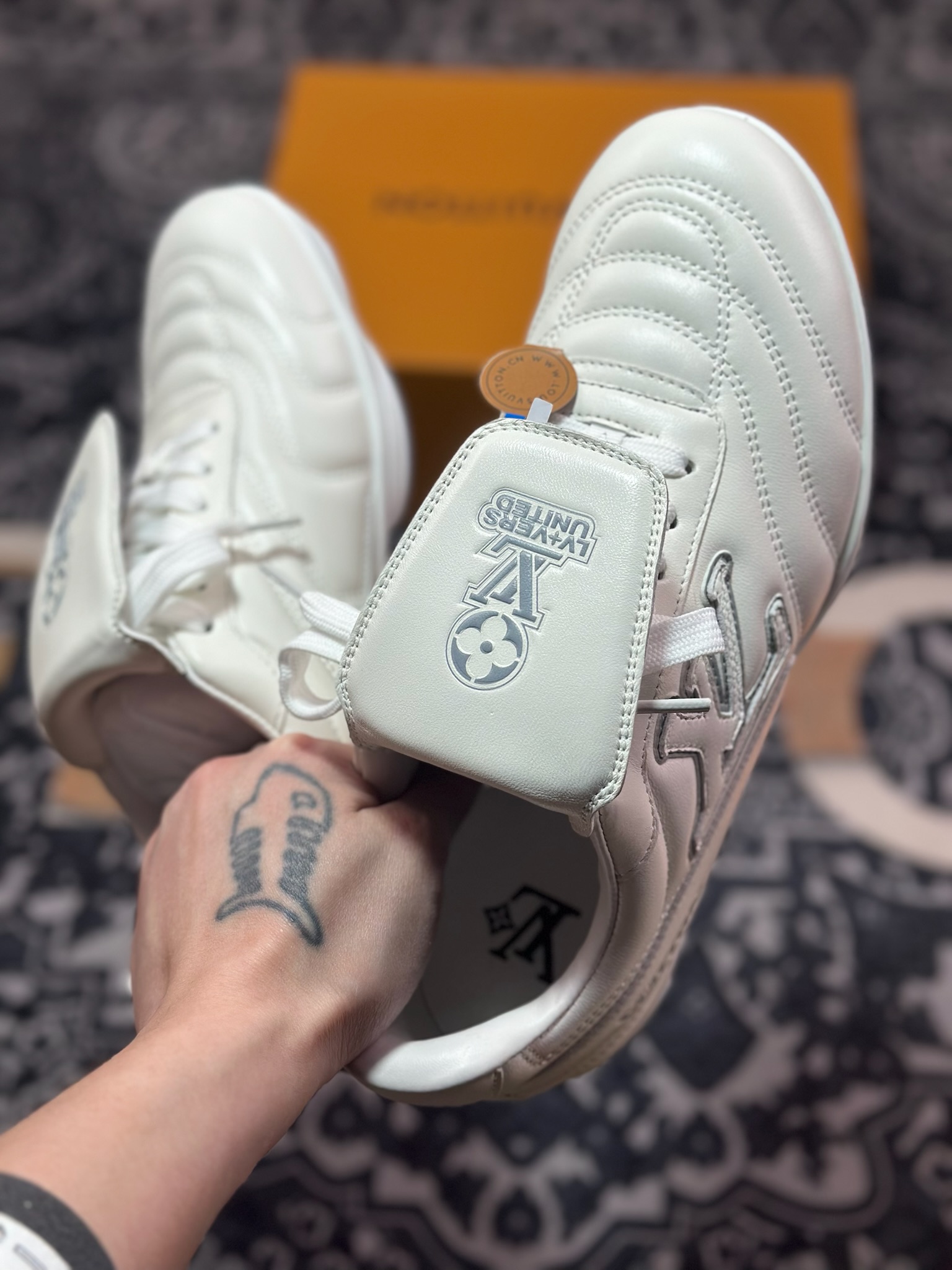 D7550   路易威登Louis Vuitton Footprint Soccer Sneaker 足球印记系列低帮百搭休闲运动鞋“皮革米白LV字母” 1AHDOD