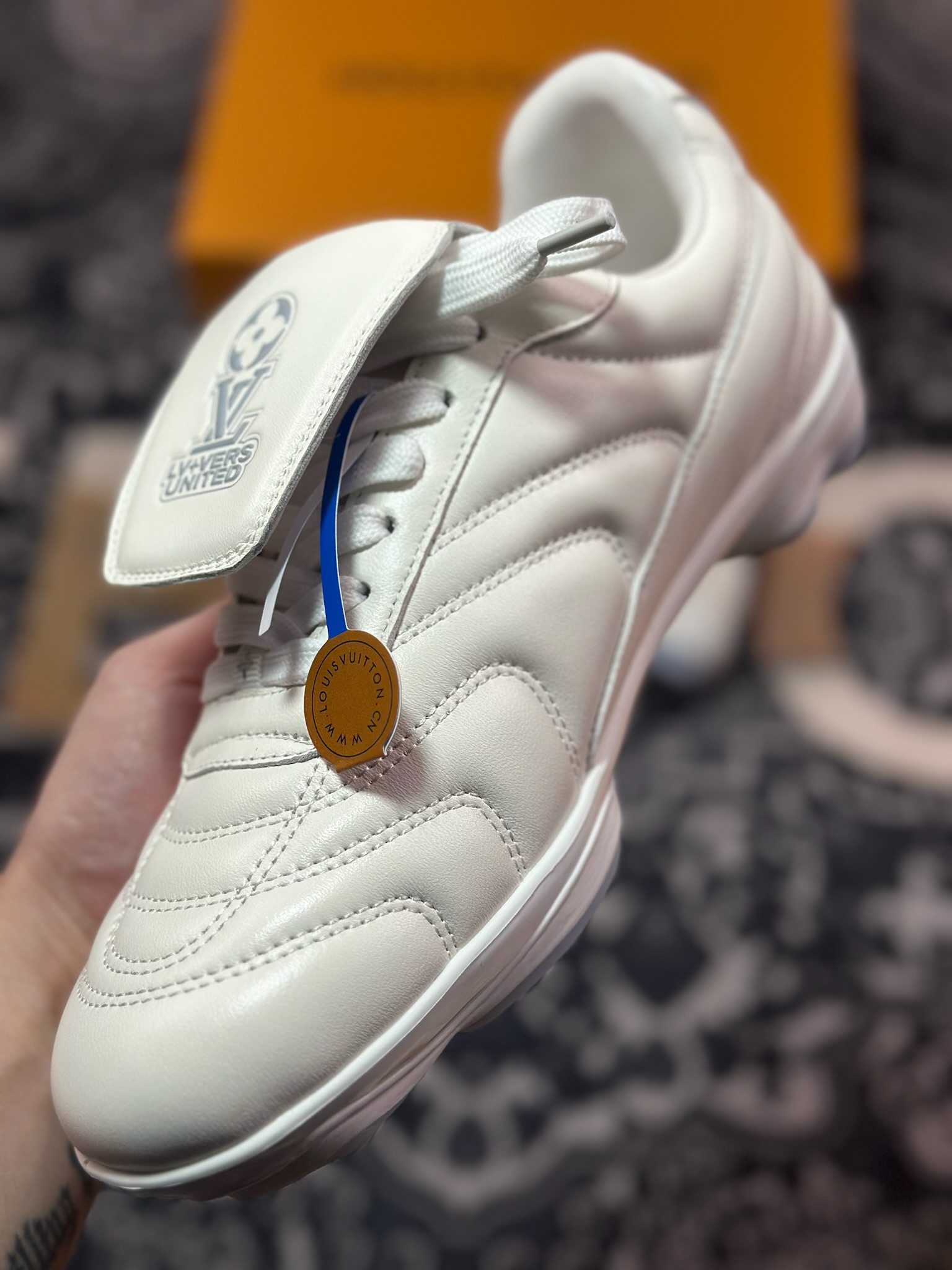 D7550   路易威登Louis Vuitton Footprint Soccer Sneaker 足球印记系列低帮百搭休闲运动鞋“皮革米白LV字母” 1AHDOD