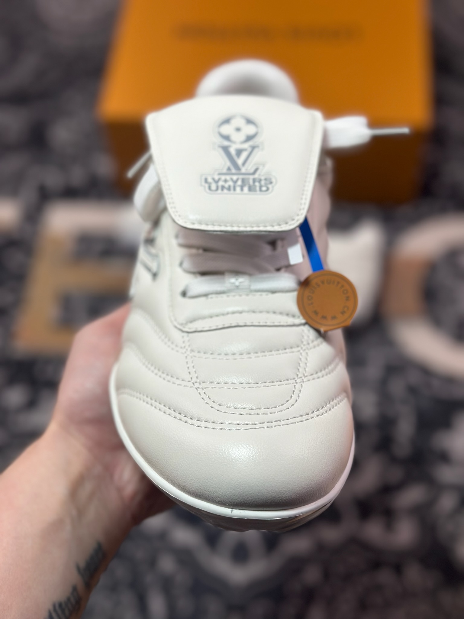 D7550   路易威登Louis Vuitton Footprint Soccer Sneaker 足球印记系列低帮百搭休闲运动鞋“皮革米白LV字母” 1AHDOD