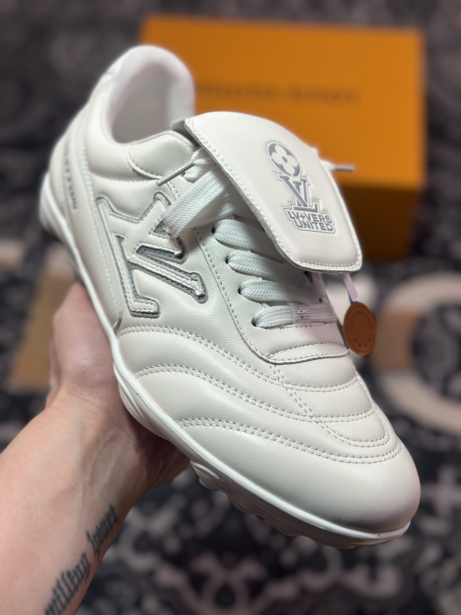 D7550   路易威登Louis Vuitton Footprint Soccer Sneaker 足球印记系列低帮百搭休闲运动鞋“皮革米白LV字母” 1AHDOD