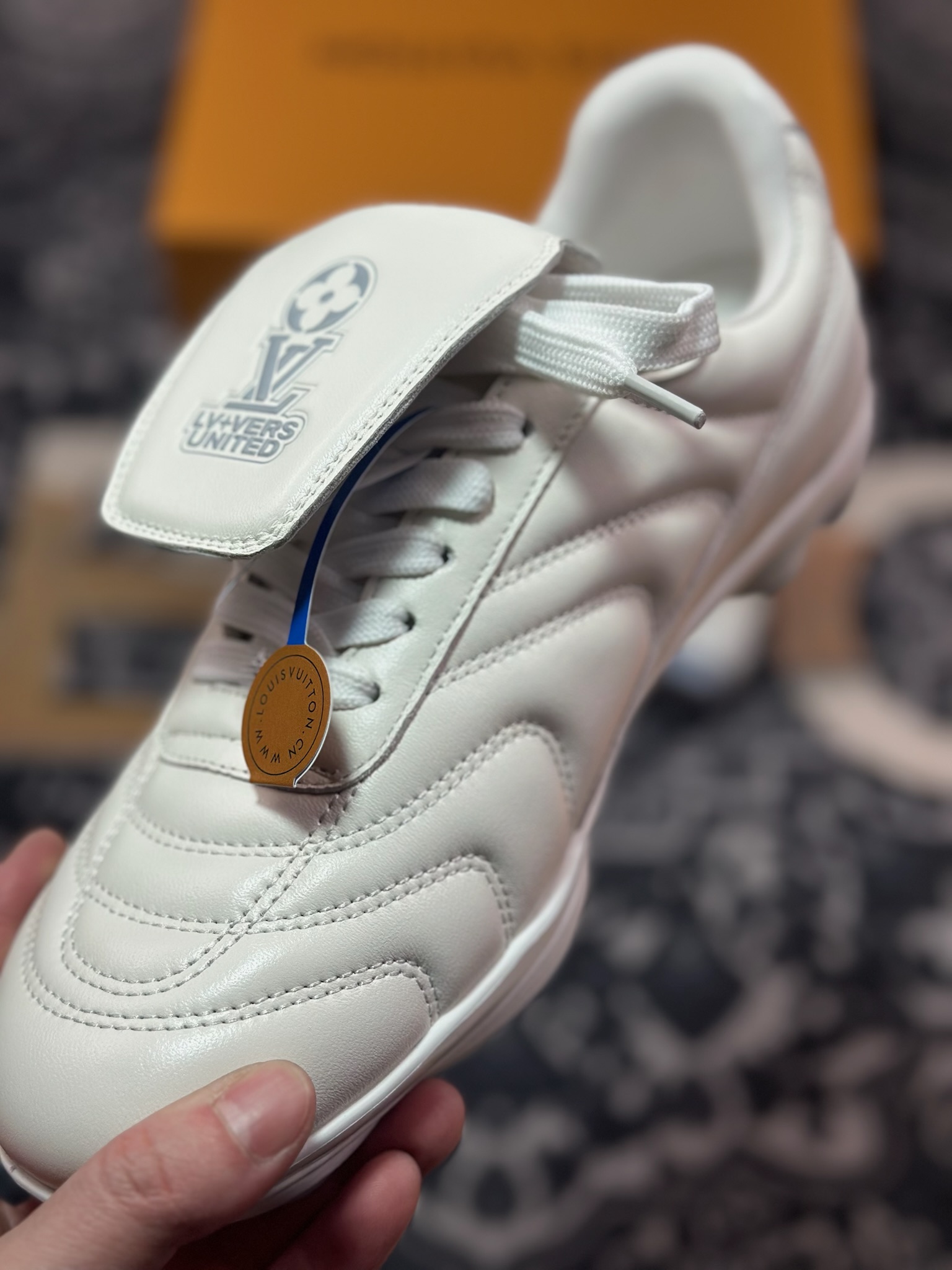 D7550   路易威登Louis Vuitton Footprint Soccer Sneaker 足球印记系列低帮百搭休闲运动鞋“皮革米白LV字母” 1AHDOD