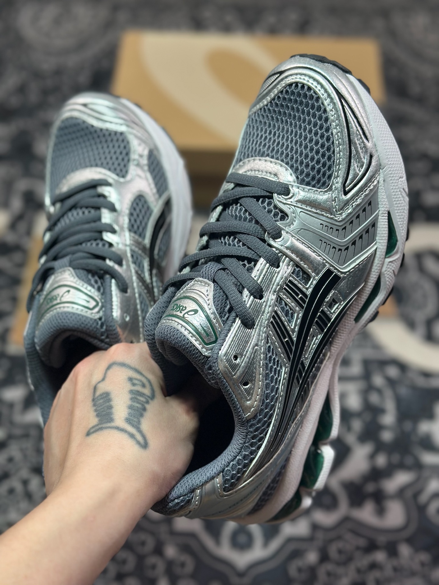 A8200  Asics Gel-Kayano 14系列  亚瑟士运动休闲透气专业跑鞋   1203A537-106