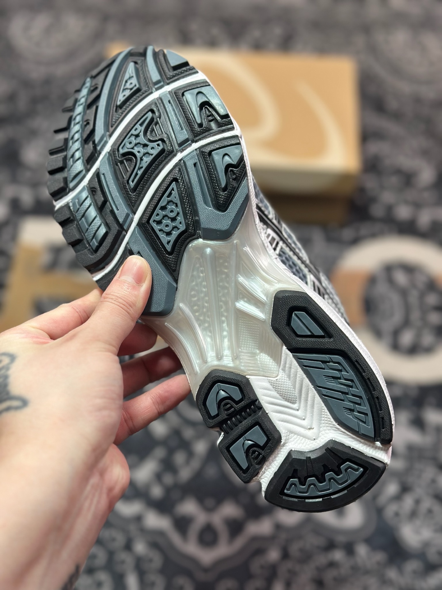 A8200  Asics Gel-Kayano 14系列  亚瑟士运动休闲透气专业跑鞋   1203A537-106