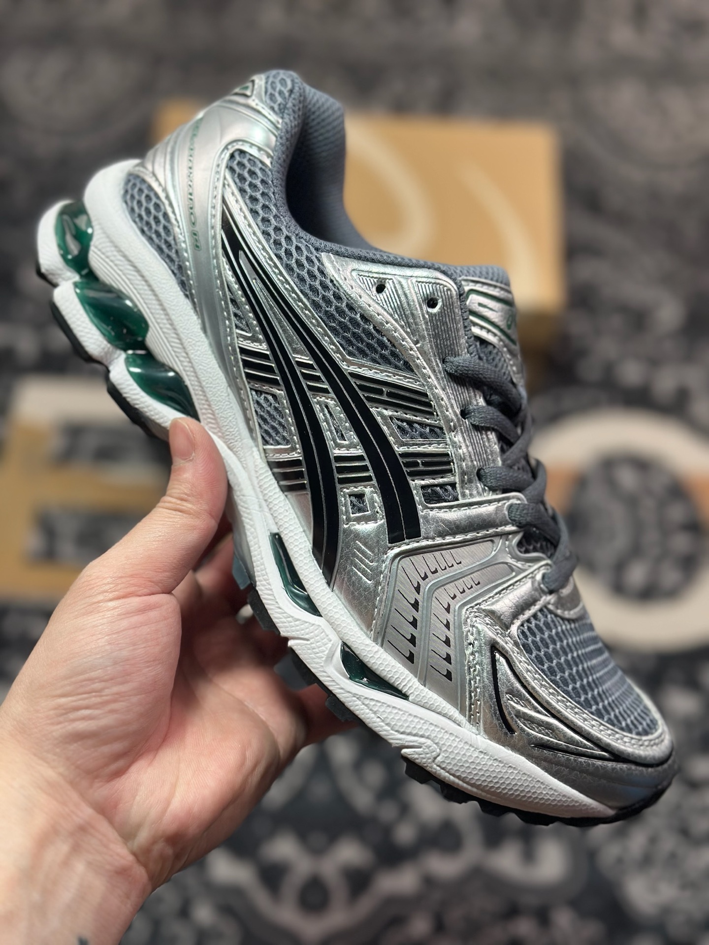 A8200  Asics Gel-Kayano 14系列  亚瑟士运动休闲透气专业跑鞋   1203A537-106