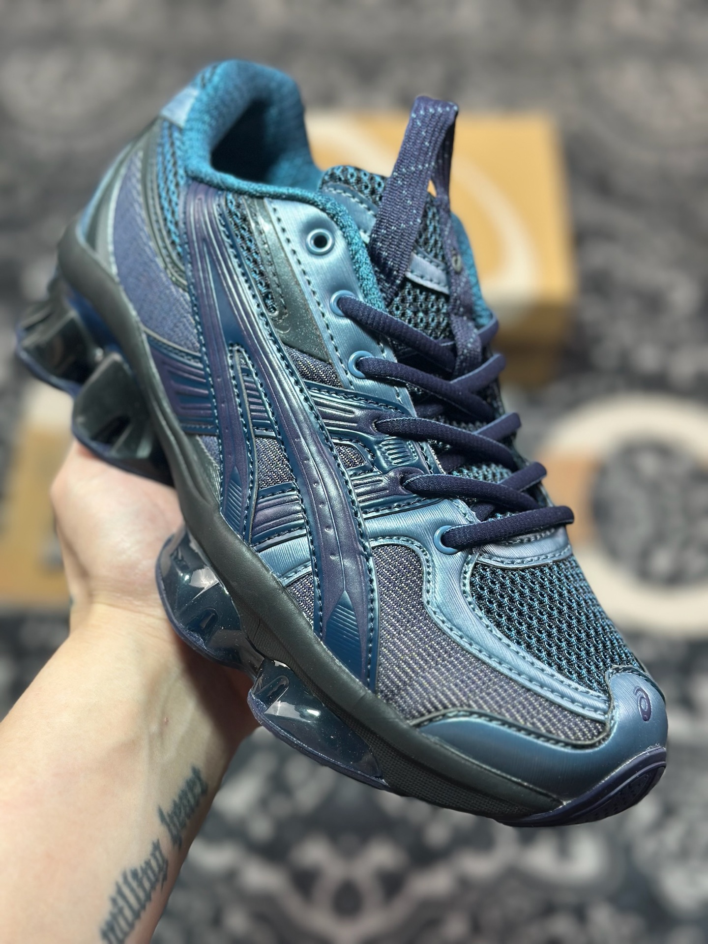 A8200  Asics 亚瑟士 US5-S GEL-Quantum Kinetic 低帮运动休闲跑步鞋 1203A403-400