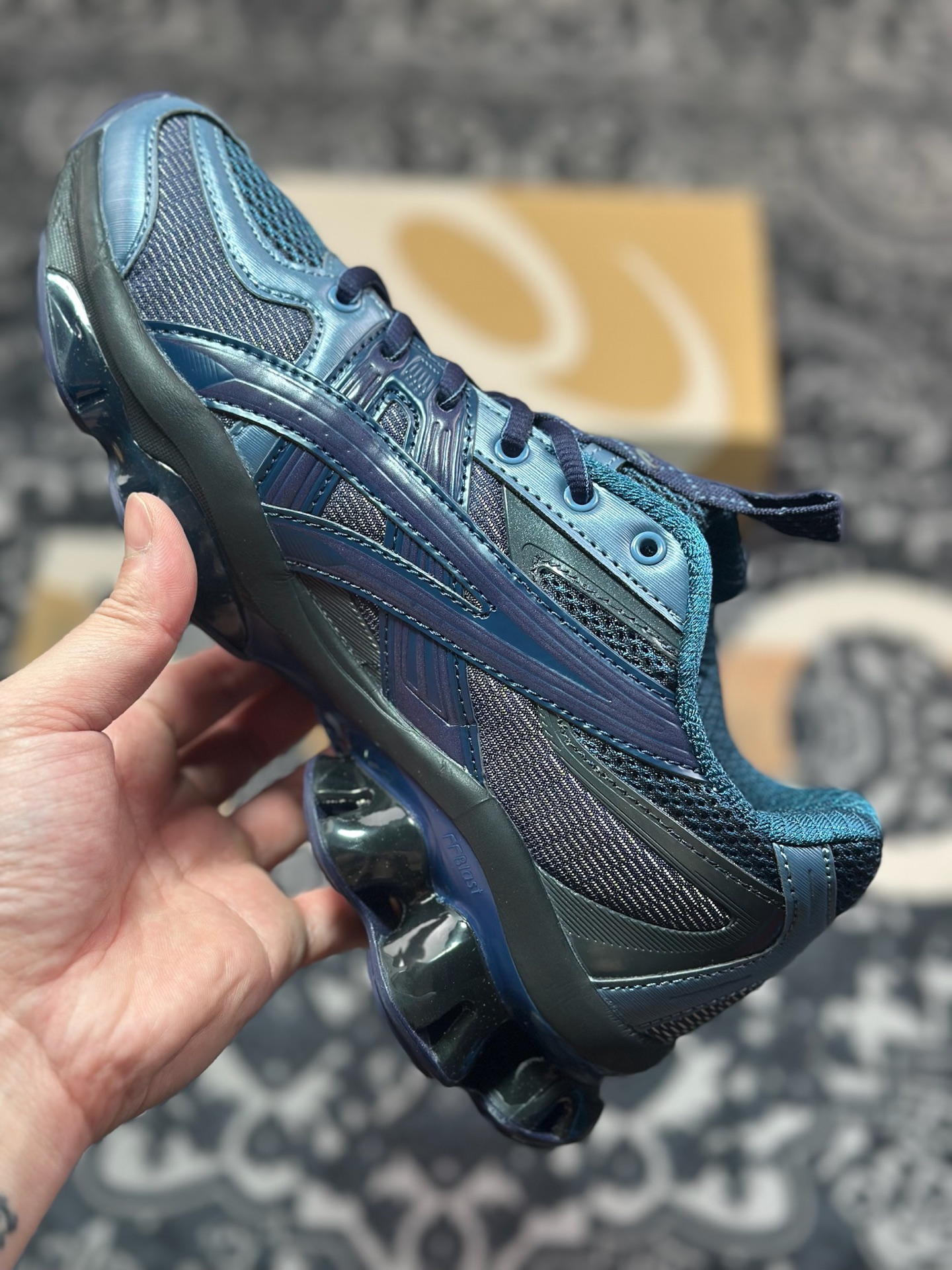 A8200  Asics 亚瑟士 US5-S GEL-Quantum Kinetic 低帮运动休闲跑步鞋 1203A403-400