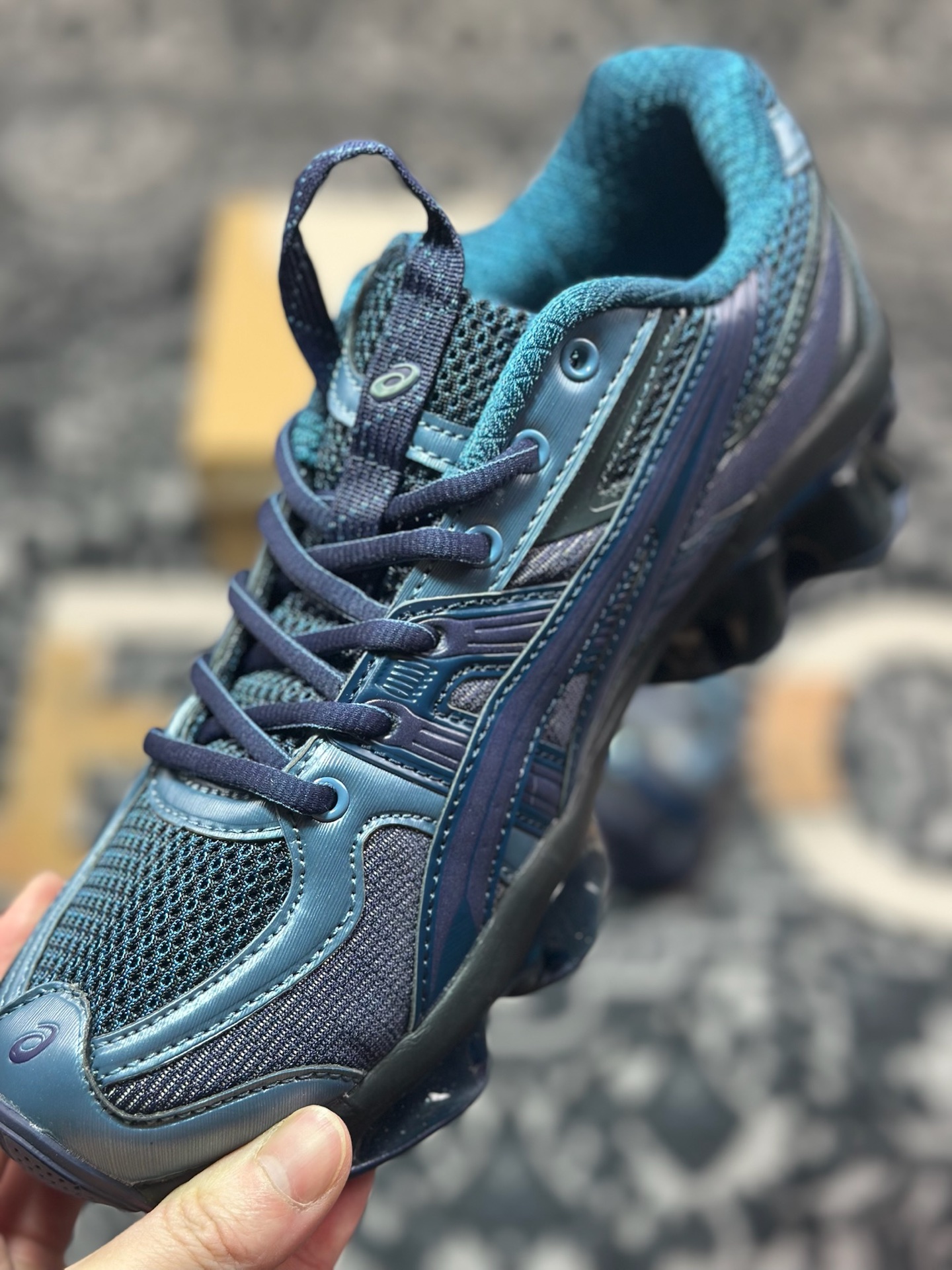 A8200  Asics 亚瑟士 US5-S GEL-Quantum Kinetic 低帮运动休闲跑步鞋 1203A403-400