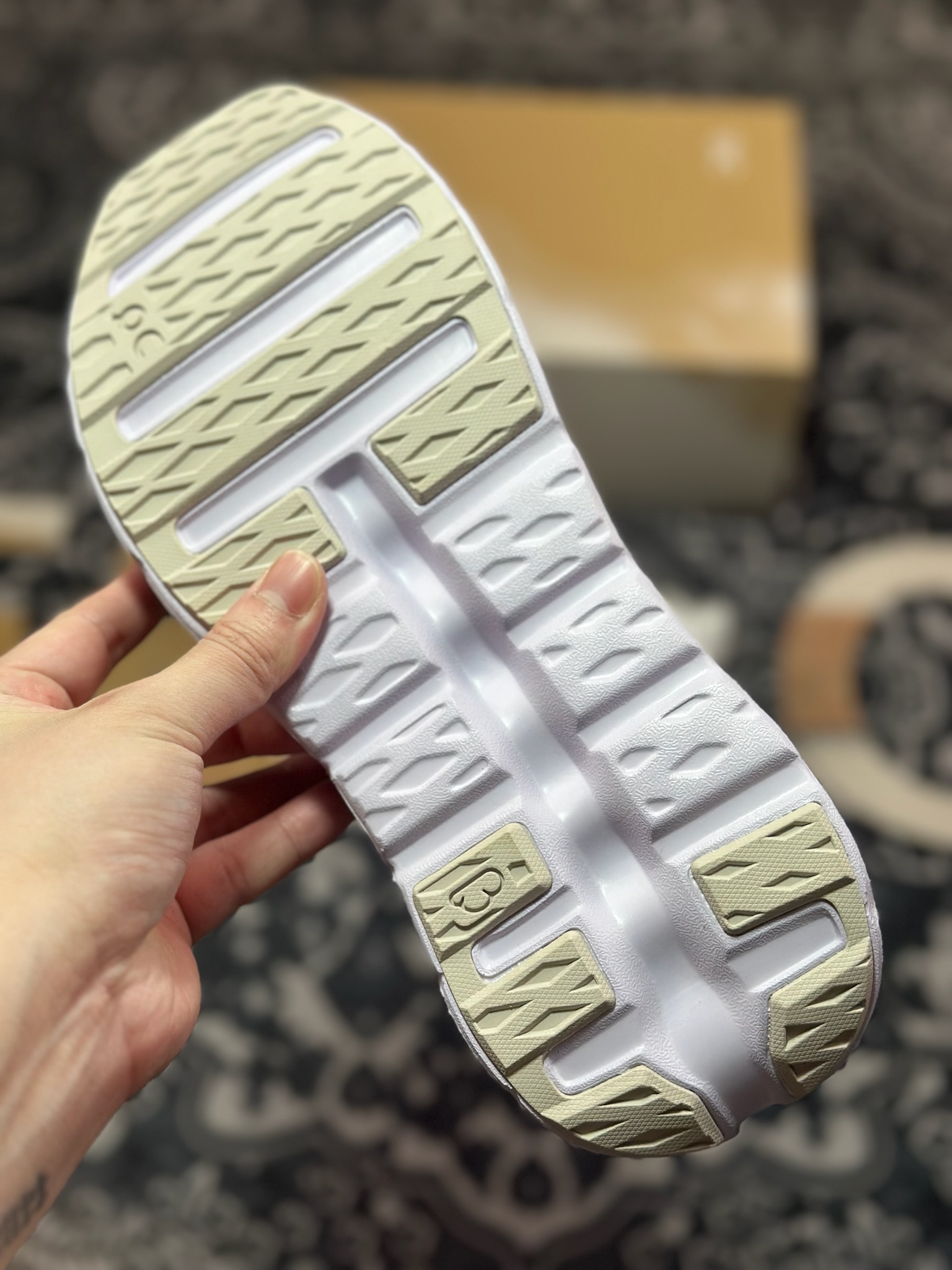 A6200 昂跑ON Running Cloudtilt 1 M 薄云1代系列低帮厚底轻量舒适多功能休闲运动慢跑鞋