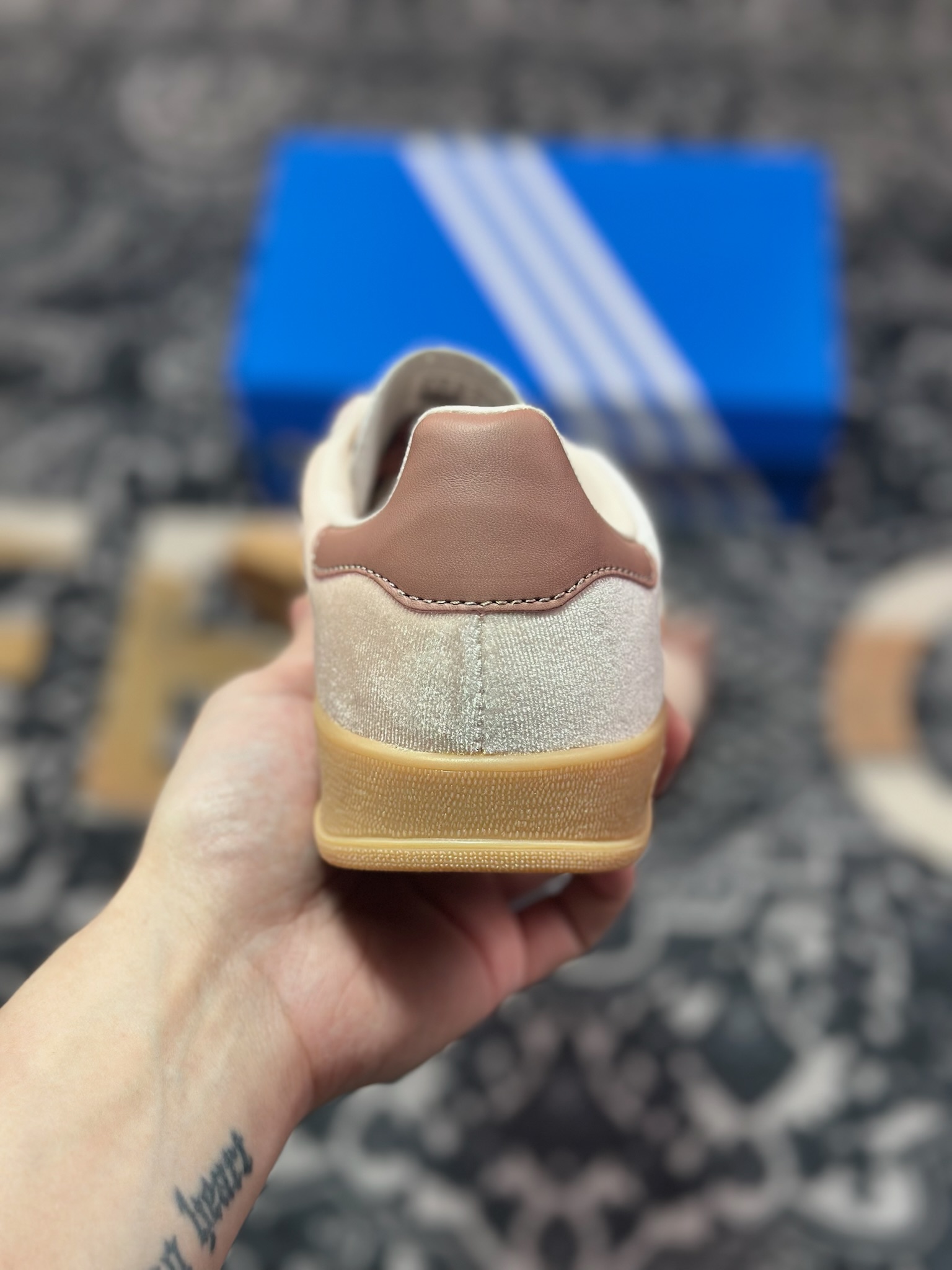 A4160  AD Originals Gazelle Indoor 绒面粉 三叶草复古休闲运动板鞋  JR0232