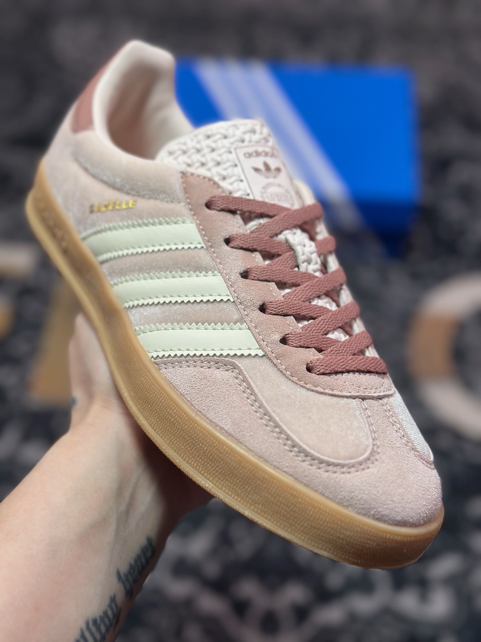 A4160  AD Originals Gazelle Indoor 绒面粉 三叶草复古休闲运动板鞋  JR0232