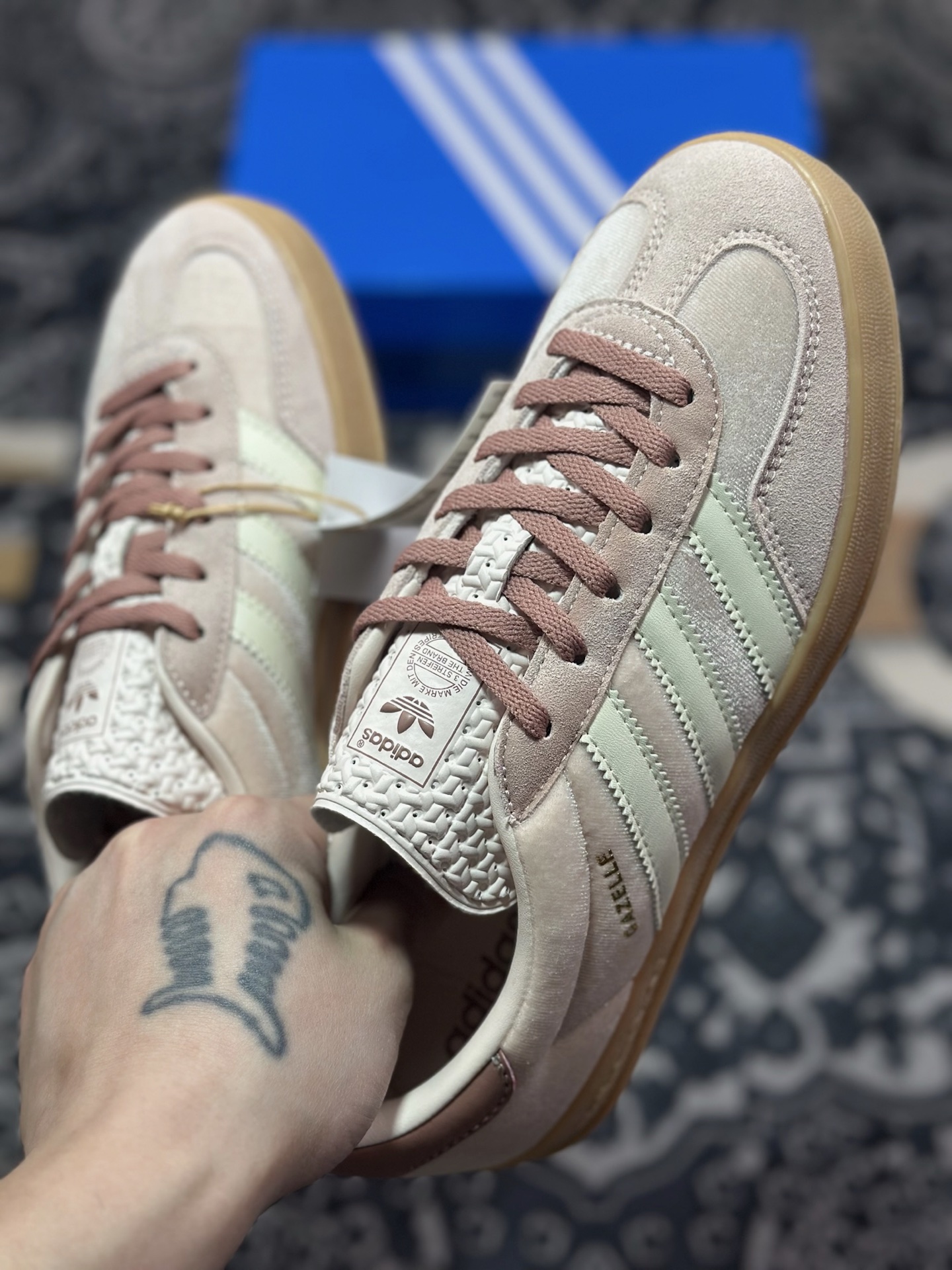 A4160  AD Originals Gazelle Indoor 绒面粉 三叶草复古休闲运动板鞋  JR0232